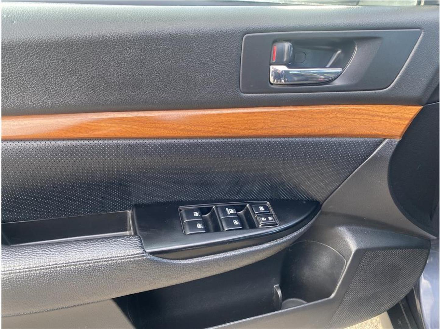 2014 Gray /No Color Subaru Outback (4S4BRBLC0E3) with an 4-Cyl, PZEV, 2.5 Liter engine, Automatic, CVT w/Manual Mode transmission, located at 607 W Columbia Drive, Kennewick, WA, 99336, (509) 987-1069, 46.216743, -119.126404 - Photo#11