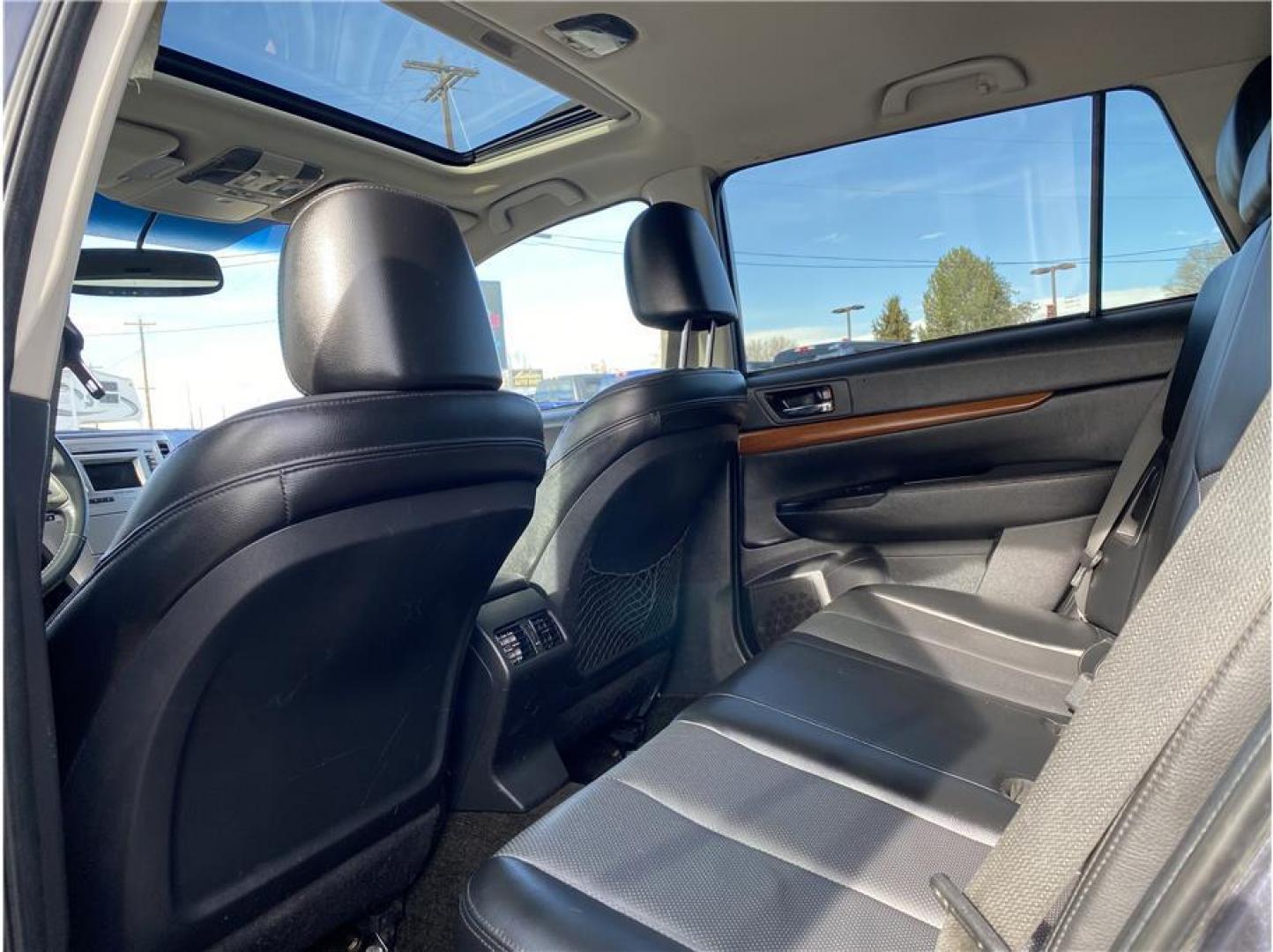 2014 Gray /No Color Subaru Outback (4S4BRBLC0E3) with an 4-Cyl, PZEV, 2.5 Liter engine, Automatic, CVT w/Manual Mode transmission, located at 607 W Columbia Drive, Kennewick, WA, 99336, (509) 987-1069, 46.216743, -119.126404 - Photo#19