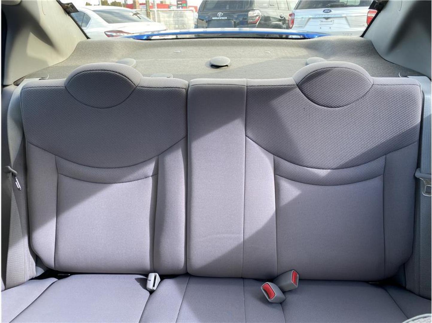 2004 Blue /No Color Saturn Ion (1G8AZ52F74Z) with an 4-Cyl, 2.2 Liter engine, Manual, 5-Spd transmission, located at 607 W Columbia Drive, Kennewick, WA, 99336, (509) 987-1069, 46.216743, -119.126404 - Photo#15