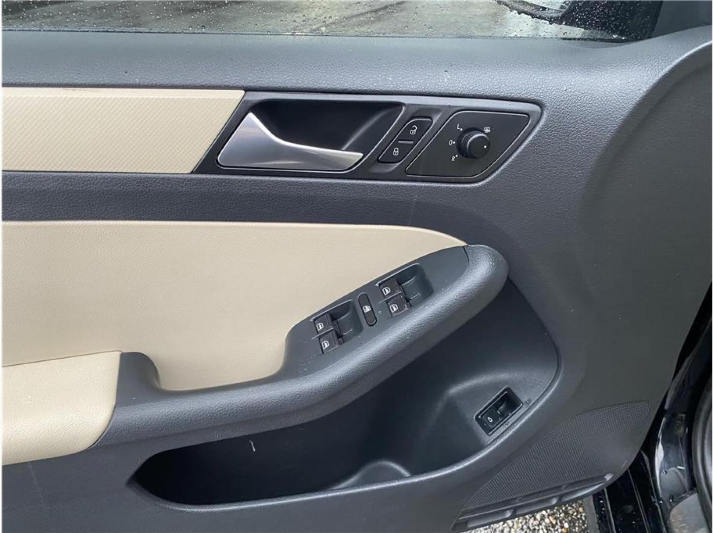 2012 Black /No Color Volkswagen Jetta (3VWDX7AJ5CM) with an 5-Cyl, PZEV, 2.5 Liter engine, Auto 6-Spd w/Tptrnc and Spt transmission, located at 607 W Columbia Drive, Kennewick, WA, 99336, (509) 987-1069, 46.216743, -119.126404 - Photo#9