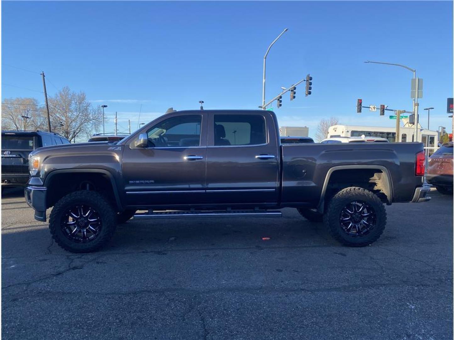 2015 Gray /No Color GMC Sierra 1500 Crew Cab (3GTU2VEC4FG) with an V8, EcoTec3, 5.3 Liter engine, Auto, 6-Spd HD Overdrive transmission, located at 607 W Columbia Drive, Kennewick, WA, 99336, (509) 987-1069, 46.216743, -119.126404 - Photo#7