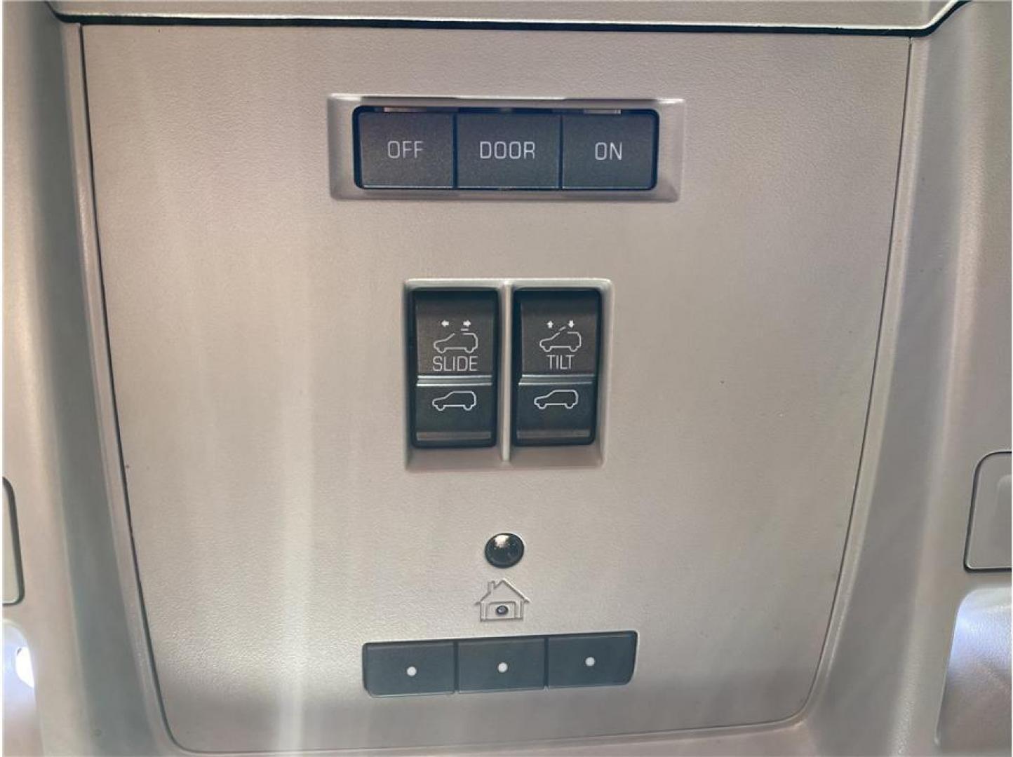 2015 Gray /No Color GMC Sierra 1500 Crew Cab (3GTU2VEC4FG) with an V8, EcoTec3, 5.3 Liter engine, Auto, 6-Spd HD Overdrive transmission, located at 607 W Columbia Drive, Kennewick, WA, 99336, (509) 987-1069, 46.216743, -119.126404 - Photo#13