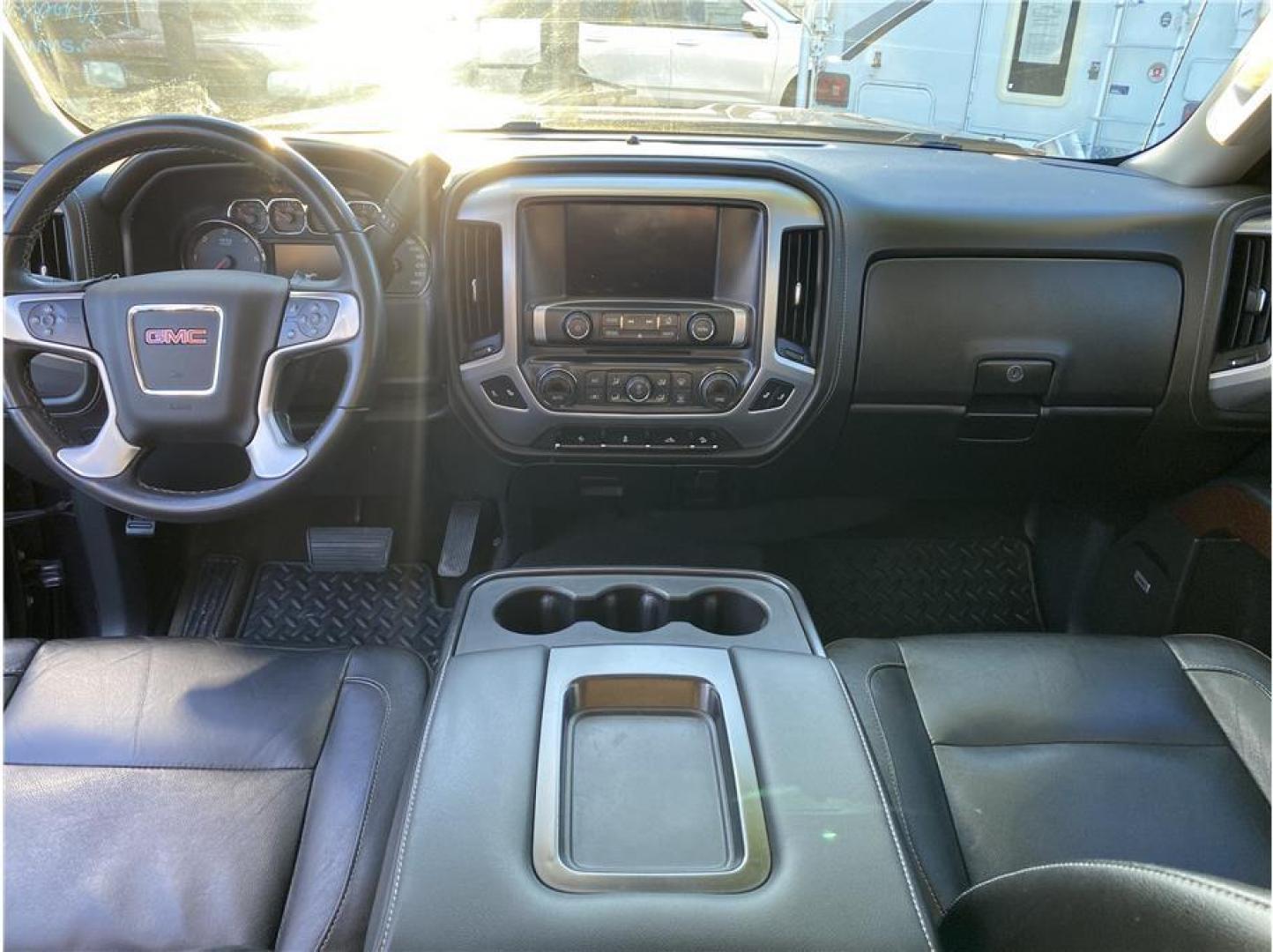 2015 Gray /No Color GMC Sierra 1500 Crew Cab (3GTU2VEC4FG) with an V8, EcoTec3, 5.3 Liter engine, Auto, 6-Spd HD Overdrive transmission, located at 607 W Columbia Drive, Kennewick, WA, 99336, (509) 987-1069, 46.216743, -119.126404 - Photo#16