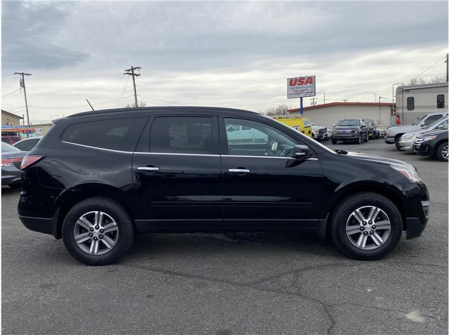 2017 Black /No Color Chevrolet Traverse (1GNKRGKD8HJ) with an V6, 3.6 Liter engine, Automatic, 6-Spd transmission, located at 607 W Columbia Drive, Kennewick, WA, 99336, (509) 987-1069, 46.216743, -119.126404 - Photo#3