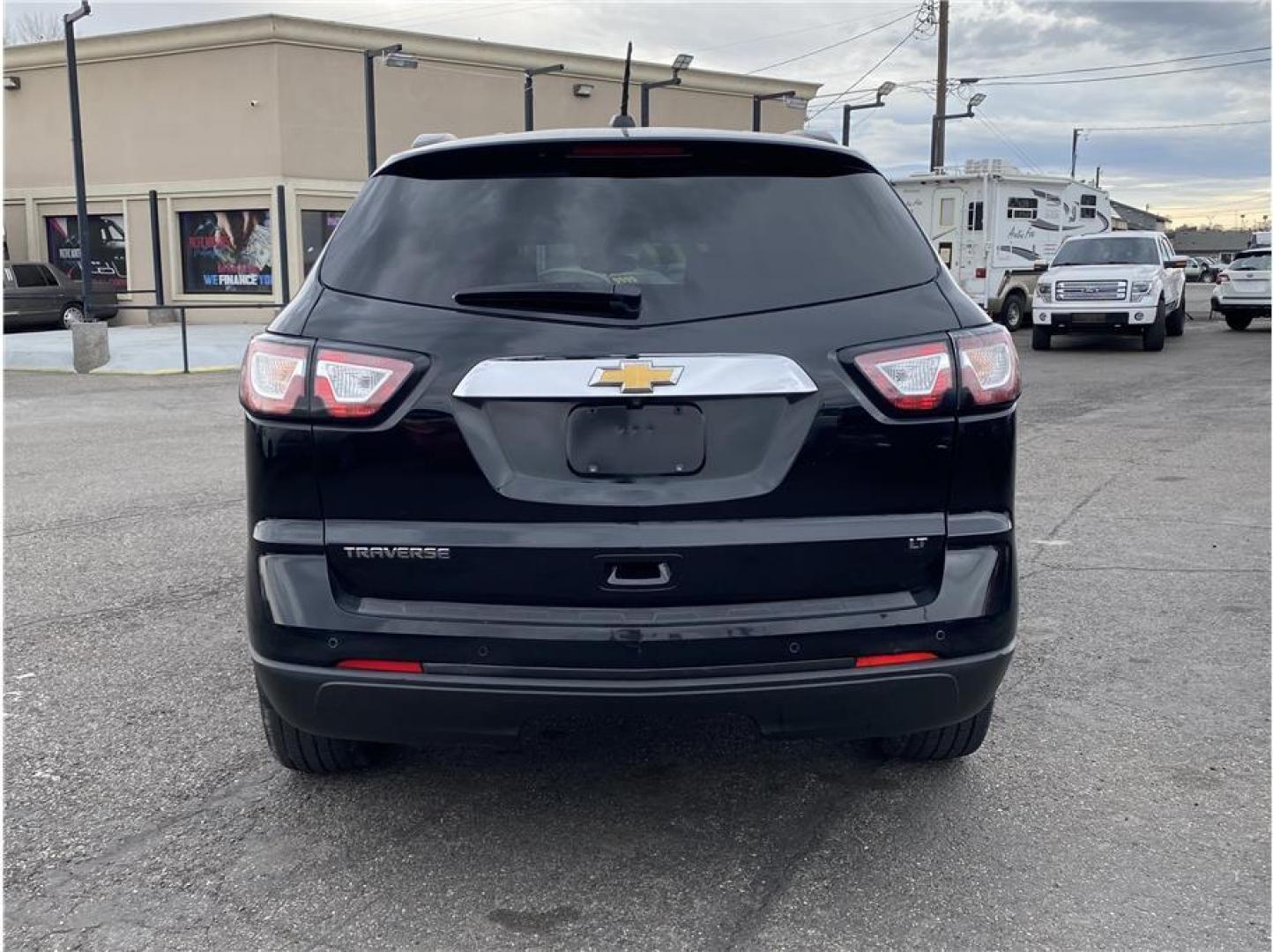 2017 Black /No Color Chevrolet Traverse (1GNKRGKD8HJ) with an V6, 3.6 Liter engine, Automatic, 6-Spd transmission, located at 607 W Columbia Drive, Kennewick, WA, 99336, (509) 987-1069, 46.216743, -119.126404 - Photo#5