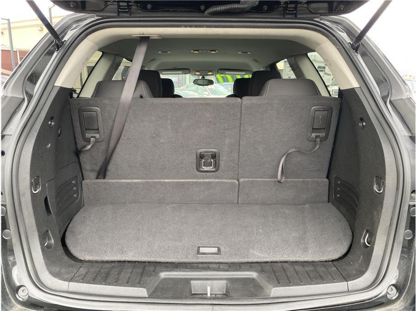 2017 Black /No Color Chevrolet Traverse (1GNKRGKD8HJ) with an V6, 3.6 Liter engine, Automatic, 6-Spd transmission, located at 607 W Columbia Drive, Kennewick, WA, 99336, (509) 987-1069, 46.216743, -119.126404 - Photo#6