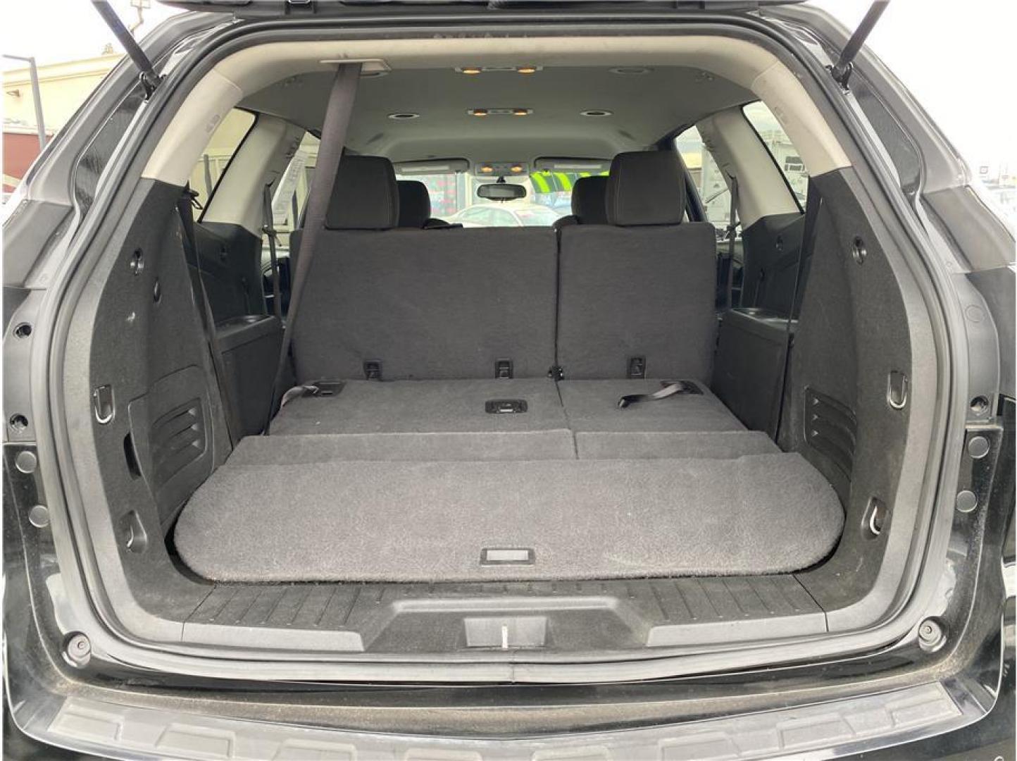 2017 Black /No Color Chevrolet Traverse (1GNKRGKD8HJ) with an V6, 3.6 Liter engine, Automatic, 6-Spd transmission, located at 607 W Columbia Drive, Kennewick, WA, 99336, (509) 987-1069, 46.216743, -119.126404 - Photo#7