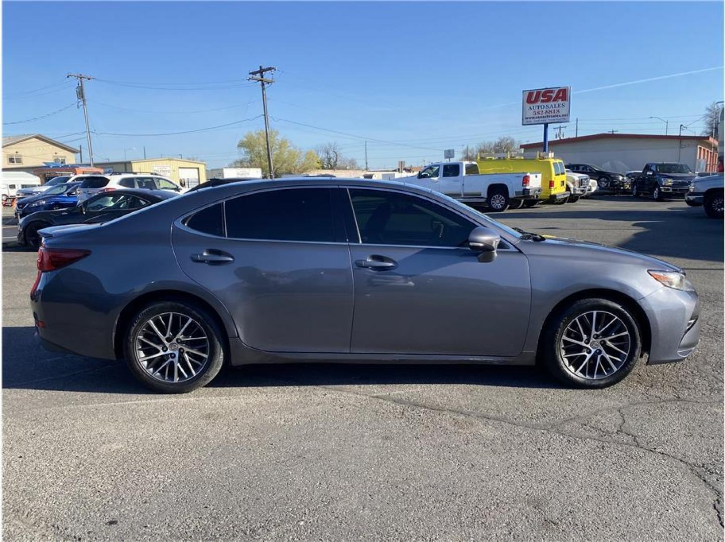 2017 Gray /No Color Lexus ES (58ABK1GG6HU) with an V6, 3.5 Liter engine, Auto, 6-Spd Seq Shft transmission, located at 607 W Columbia Drive, Kennewick, WA, 99336, (509) 987-1069, 46.216743, -119.126404 - Photo#3