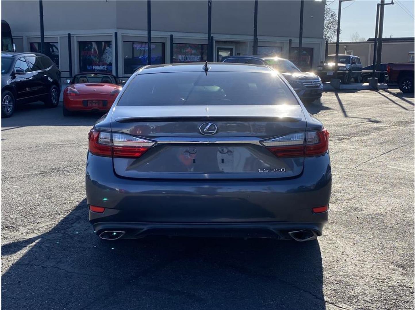 2017 Gray /No Color Lexus ES (58ABK1GG6HU) with an V6, 3.5 Liter engine, Auto, 6-Spd Seq Shft transmission, located at 607 W Columbia Drive, Kennewick, WA, 99336, (509) 987-1069, 46.216743, -119.126404 - Photo#5