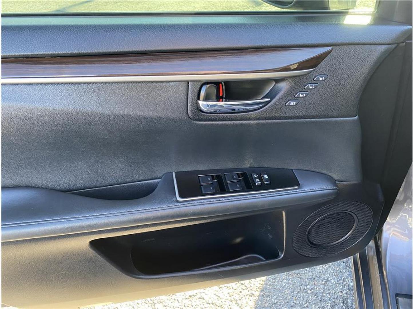 2017 Gray /No Color Lexus ES (58ABK1GG6HU) with an V6, 3.5 Liter engine, Auto, 6-Spd Seq Shft transmission, located at 607 W Columbia Drive, Kennewick, WA, 99336, (509) 987-1069, 46.216743, -119.126404 - Photo#7