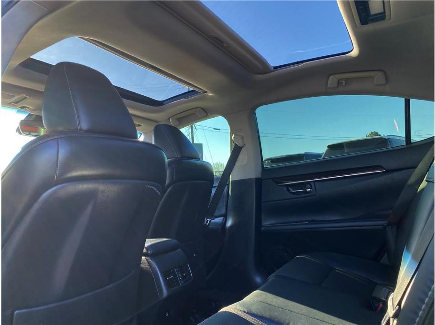 2017 Gray /No Color Lexus ES (58ABK1GG6HU) with an V6, 3.5 Liter engine, Auto, 6-Spd Seq Shft transmission, located at 607 W Columbia Drive, Kennewick, WA, 99336, (509) 987-1069, 46.216743, -119.126404 - Photo#14