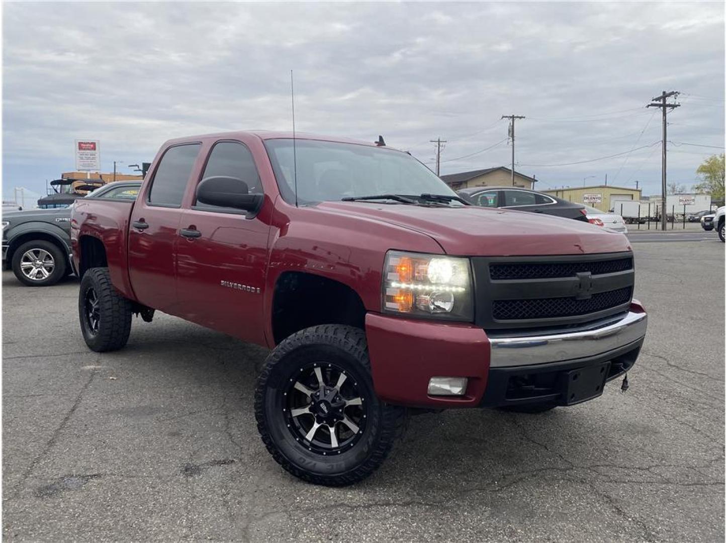 2007 Red /No Color Chevrolet Silverado 1500 Crew Cab (2GCEK13M771) with an V8, 5.3 Liter engine, Automatic transmission, located at 607 W Columbia Drive, Kennewick, WA, 99336, (509) 987-1069, 46.216743, -119.126404 - Photo#2