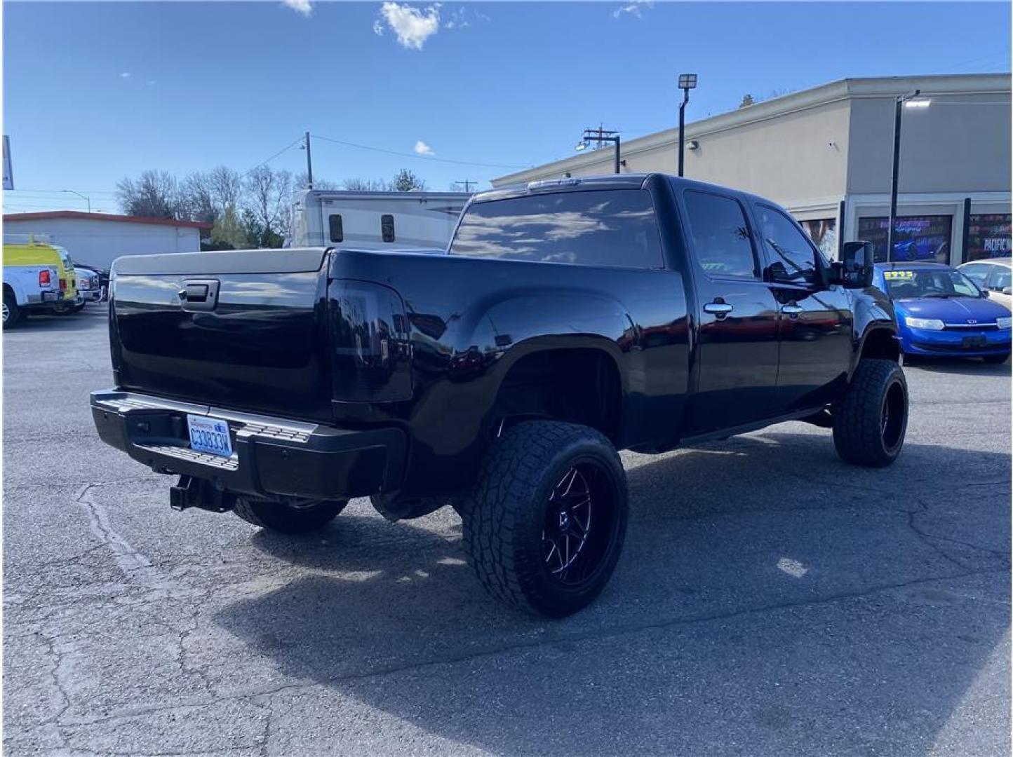 2012 Black /No Color GMC Sierra 2500 HD Crew Cab (1GT125E88CF) with an V8, Turbo Diesel, 6.6 Liter engine, Automatic, 6-Spd Allison w/Overdrive transmission, located at 607 W Columbia Drive, Kennewick, WA, 99336, (509) 987-1069, 46.216743, -119.126404 - Photo#4
