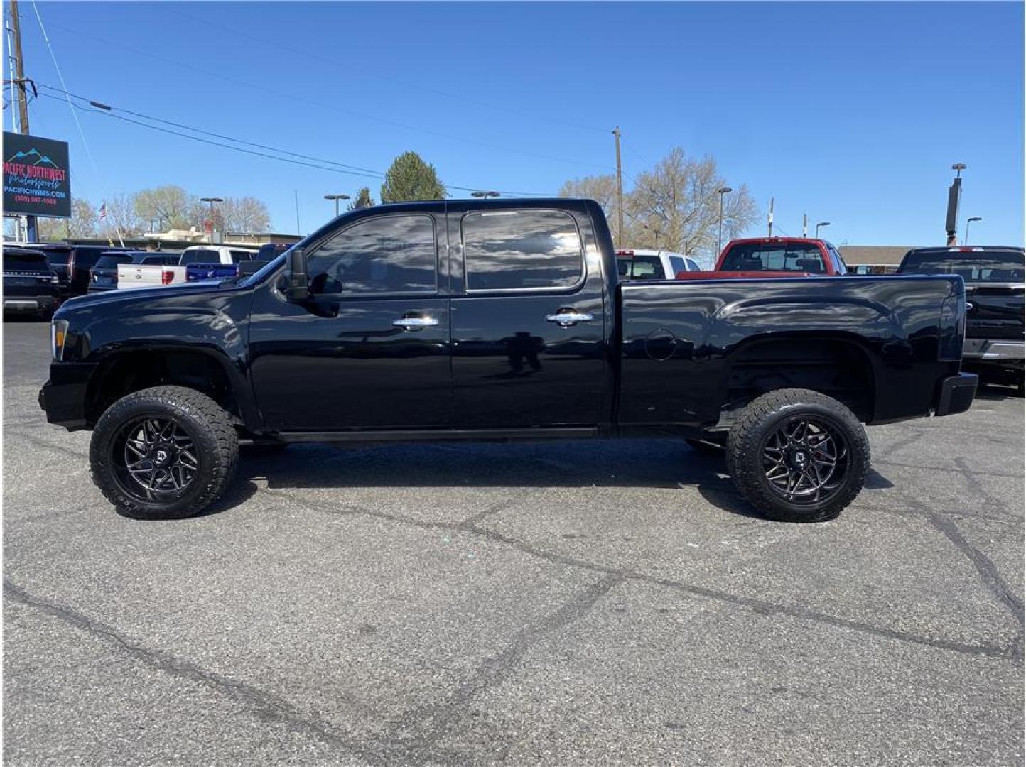 2012 Black /No Color GMC Sierra 2500 HD Crew Cab (1GT125E88CF) with an V8, Turbo Diesel, 6.6 Liter engine, Automatic, 6-Spd Allison w/Overdrive transmission, located at 607 W Columbia Drive, Kennewick, WA, 99336, (509) 987-1069, 46.216743, -119.126404 - Photo#8