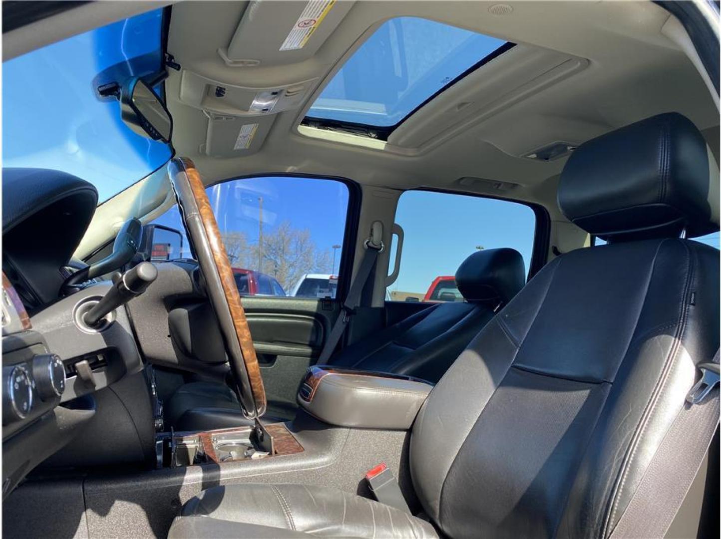 2012 Black /No Color GMC Sierra 2500 HD Crew Cab (1GT125E88CF) with an V8, Turbo Diesel, 6.6 Liter engine, Automatic, 6-Spd Allison w/Overdrive transmission, located at 607 W Columbia Drive, Kennewick, WA, 99336, (509) 987-1069, 46.216743, -119.126404 - Photo#11