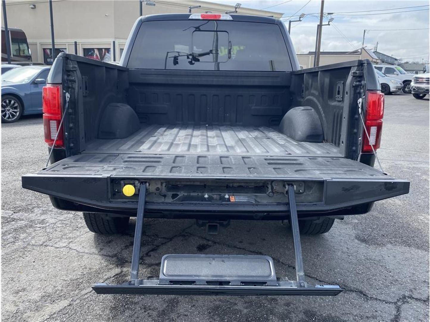 2018 Black /No Color Ford F150 SuperCrew Cab (1FTEW1EG5JF) with an V6, EcoBoost, TT, 3.5L engine, Auto, 10-Spd Spt Mode transmission, located at 607 W Columbia Drive, Kennewick, WA, 99336, (509) 987-1069, 46.216743, -119.126404 - Photo#7