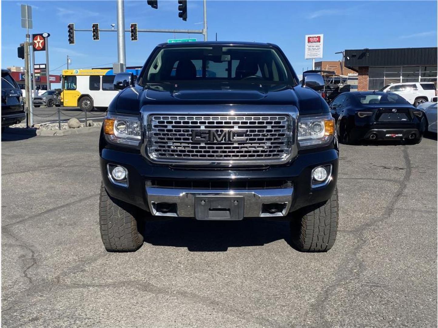2017 Black /No Color GMC Canyon Crew Cab Denali (1GTP6EE17H1) with an 4-Cyl, Trbo Dsl, 2.8L engine, Automatic, 6-Spd transmission, located at 607 W Columbia Drive, Kennewick, WA, 99336, (509) 987-1069, 46.216743, -119.126404 - The 2017 GMC Canyon Denali Crew Cab 4x4 offers a premium blend of midsize truck capability, luxury, and efficiency. Powered by a durable 2.8L Duramax turbo-diesel engine, this Canyon delivers impressive torque and towing capability of up to 7,600 pounds when properly equipped, while maintaining exce - Photo#1