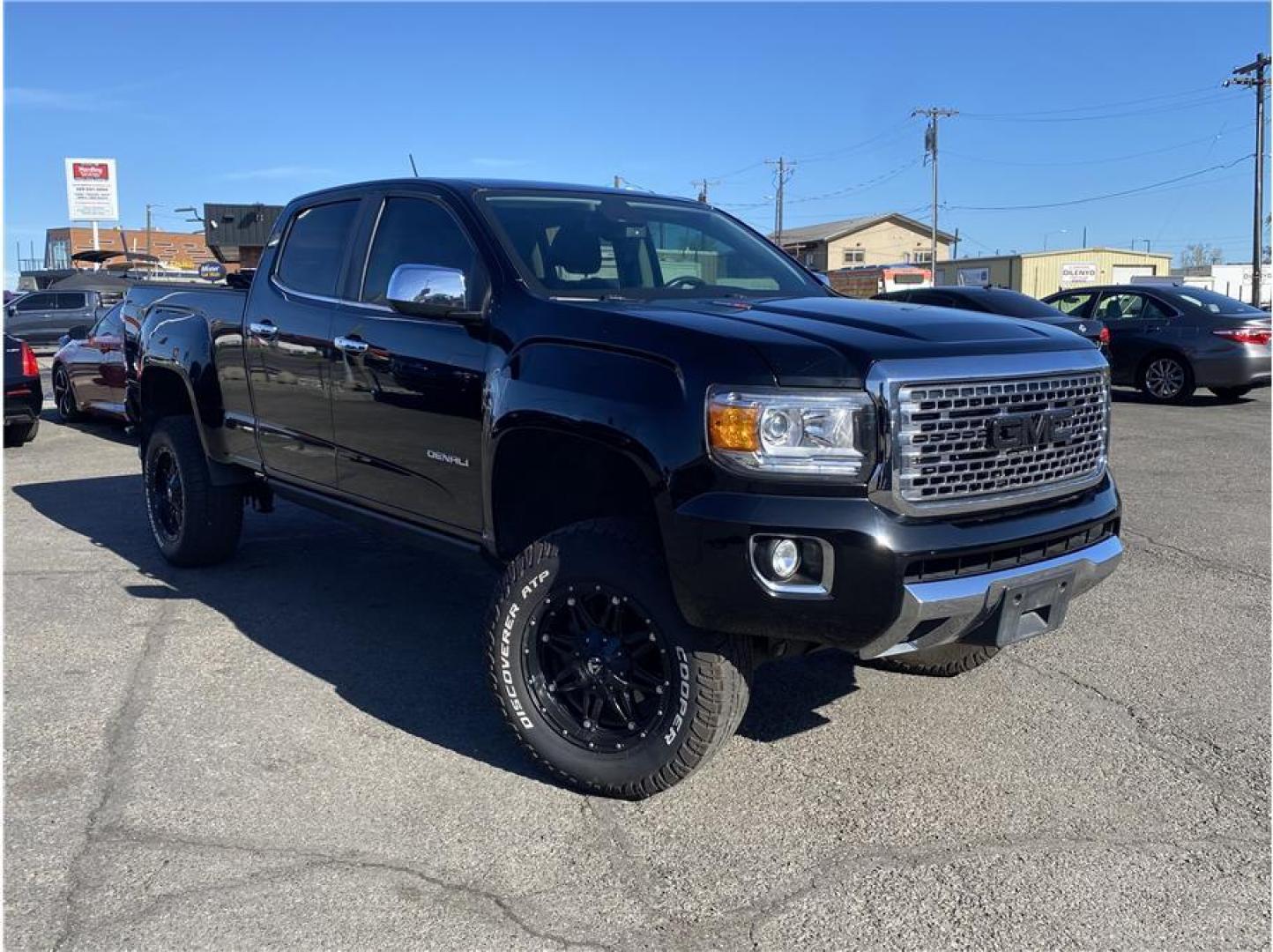 2017 Black /No Color GMC Canyon Crew Cab Denali (1GTP6EE17H1) with an 4-Cyl, Trbo Dsl, 2.8L engine, Automatic, 6-Spd transmission, located at 607 W Columbia Drive, Kennewick, WA, 99336, (509) 987-1069, 46.216743, -119.126404 - The 2017 GMC Canyon Denali Crew Cab 4x4 offers a premium blend of midsize truck capability, luxury, and efficiency. Powered by a durable 2.8L Duramax turbo-diesel engine, this Canyon delivers impressive torque and towing capability of up to 7,600 pounds when properly equipped, while maintaining exce - Photo#2