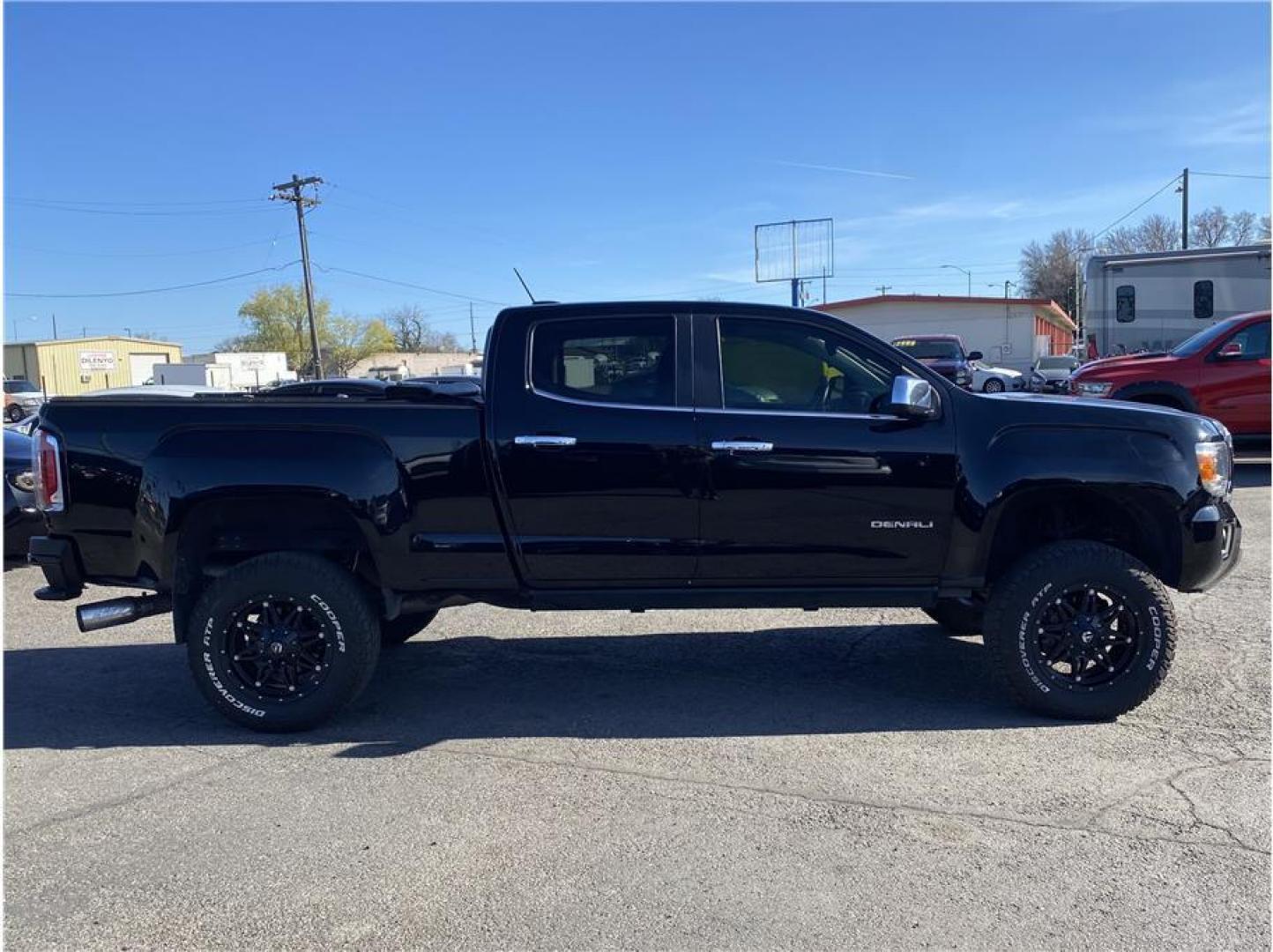 2017 Black /No Color GMC Canyon Crew Cab Denali (1GTP6EE17H1) with an 4-Cyl, Trbo Dsl, 2.8L engine, Automatic, 6-Spd transmission, located at 607 W Columbia Drive, Kennewick, WA, 99336, (509) 987-1069, 46.216743, -119.126404 - The 2017 GMC Canyon Denali Crew Cab 4x4 offers a premium blend of midsize truck capability, luxury, and efficiency. Powered by a durable 2.8L Duramax turbo-diesel engine, this Canyon delivers impressive torque and towing capability of up to 7,600 pounds when properly equipped, while maintaining exce - Photo#3
