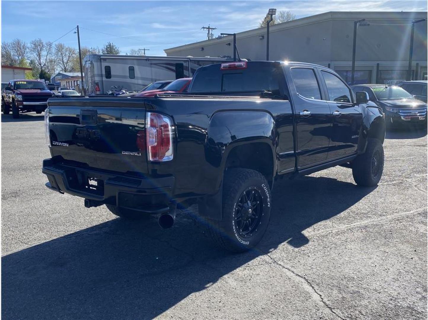 2017 Black /No Color GMC Canyon Crew Cab Denali (1GTP6EE17H1) with an 4-Cyl, Trbo Dsl, 2.8L engine, Automatic, 6-Spd transmission, located at 607 W Columbia Drive, Kennewick, WA, 99336, (509) 987-1069, 46.216743, -119.126404 - The 2017 GMC Canyon Denali Crew Cab 4x4 offers a premium blend of midsize truck capability, luxury, and efficiency. Powered by a durable 2.8L Duramax turbo-diesel engine, this Canyon delivers impressive torque and towing capability of up to 7,600 pounds when properly equipped, while maintaining exce - Photo#4
