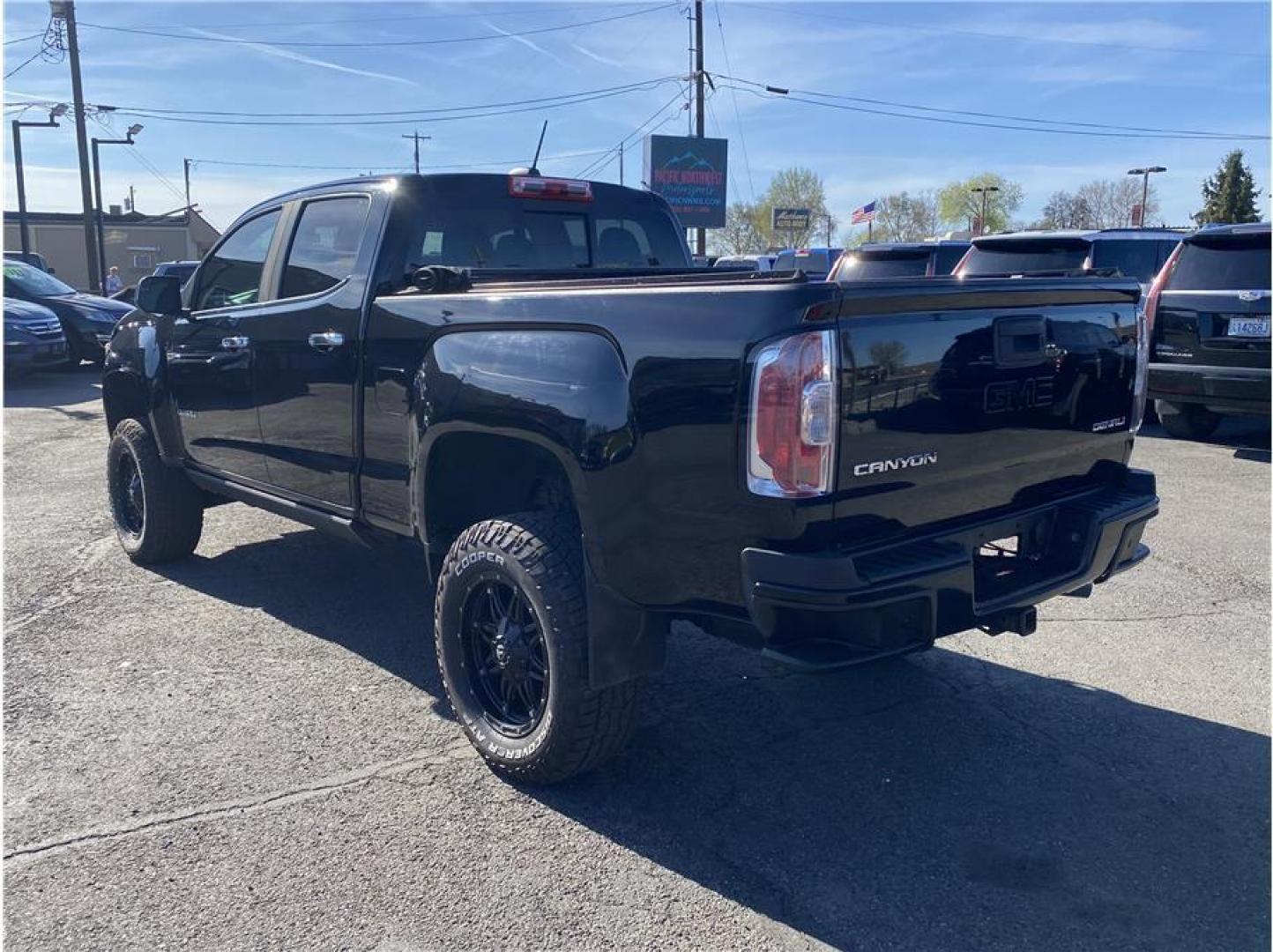 2017 Black /No Color GMC Canyon Crew Cab Denali (1GTP6EE17H1) with an 4-Cyl, Trbo Dsl, 2.8L engine, Automatic, 6-Spd transmission, located at 607 W Columbia Drive, Kennewick, WA, 99336, (509) 987-1069, 46.216743, -119.126404 - The 2017 GMC Canyon Denali Crew Cab 4x4 offers a premium blend of midsize truck capability, luxury, and efficiency. Powered by a durable 2.8L Duramax turbo-diesel engine, this Canyon delivers impressive torque and towing capability of up to 7,600 pounds when properly equipped, while maintaining exce - Photo#5