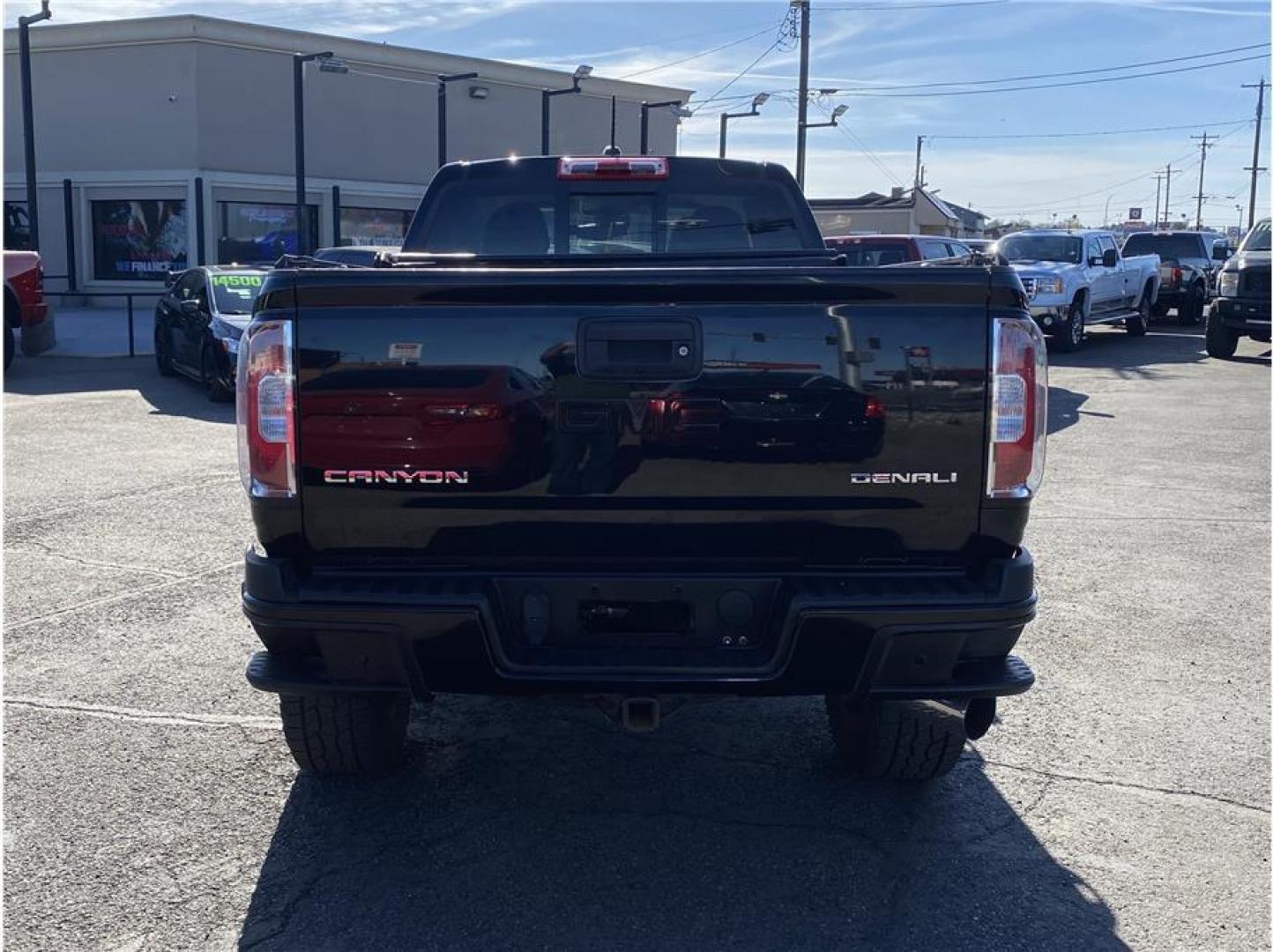 2017 Black /No Color GMC Canyon Crew Cab Denali (1GTP6EE17H1) with an 4-Cyl, Trbo Dsl, 2.8L engine, Automatic, 6-Spd transmission, located at 607 W Columbia Drive, Kennewick, WA, 99336, (509) 987-1069, 46.216743, -119.126404 - The 2017 GMC Canyon Denali Crew Cab 4x4 offers a premium blend of midsize truck capability, luxury, and efficiency. Powered by a durable 2.8L Duramax turbo-diesel engine, this Canyon delivers impressive torque and towing capability of up to 7,600 pounds when properly equipped, while maintaining exce - Photo#7