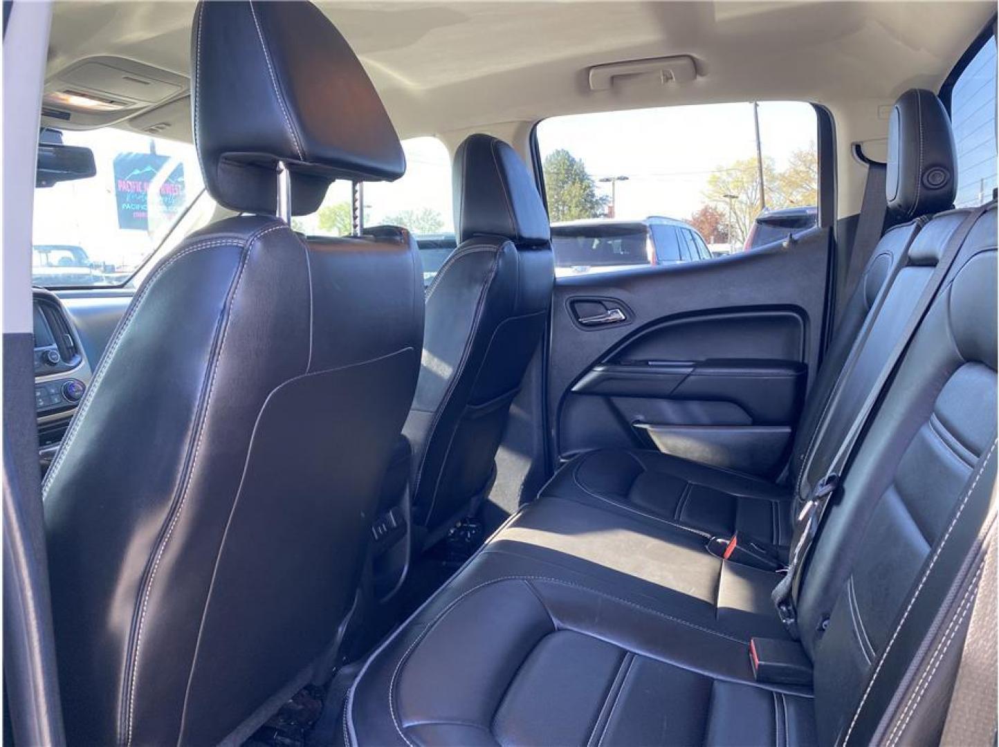 2017 Black /No Color GMC Canyon Crew Cab Denali (1GTP6EE17H1) with an 4-Cyl, Trbo Dsl, 2.8L engine, Automatic, 6-Spd transmission, located at 607 W Columbia Drive, Kennewick, WA, 99336, (509) 987-1069, 46.216743, -119.126404 - The 2017 GMC Canyon Denali Crew Cab 4x4 offers a premium blend of midsize truck capability, luxury, and efficiency. Powered by a durable 2.8L Duramax turbo-diesel engine, this Canyon delivers impressive torque and towing capability of up to 7,600 pounds when properly equipped, while maintaining exce - Photo#15