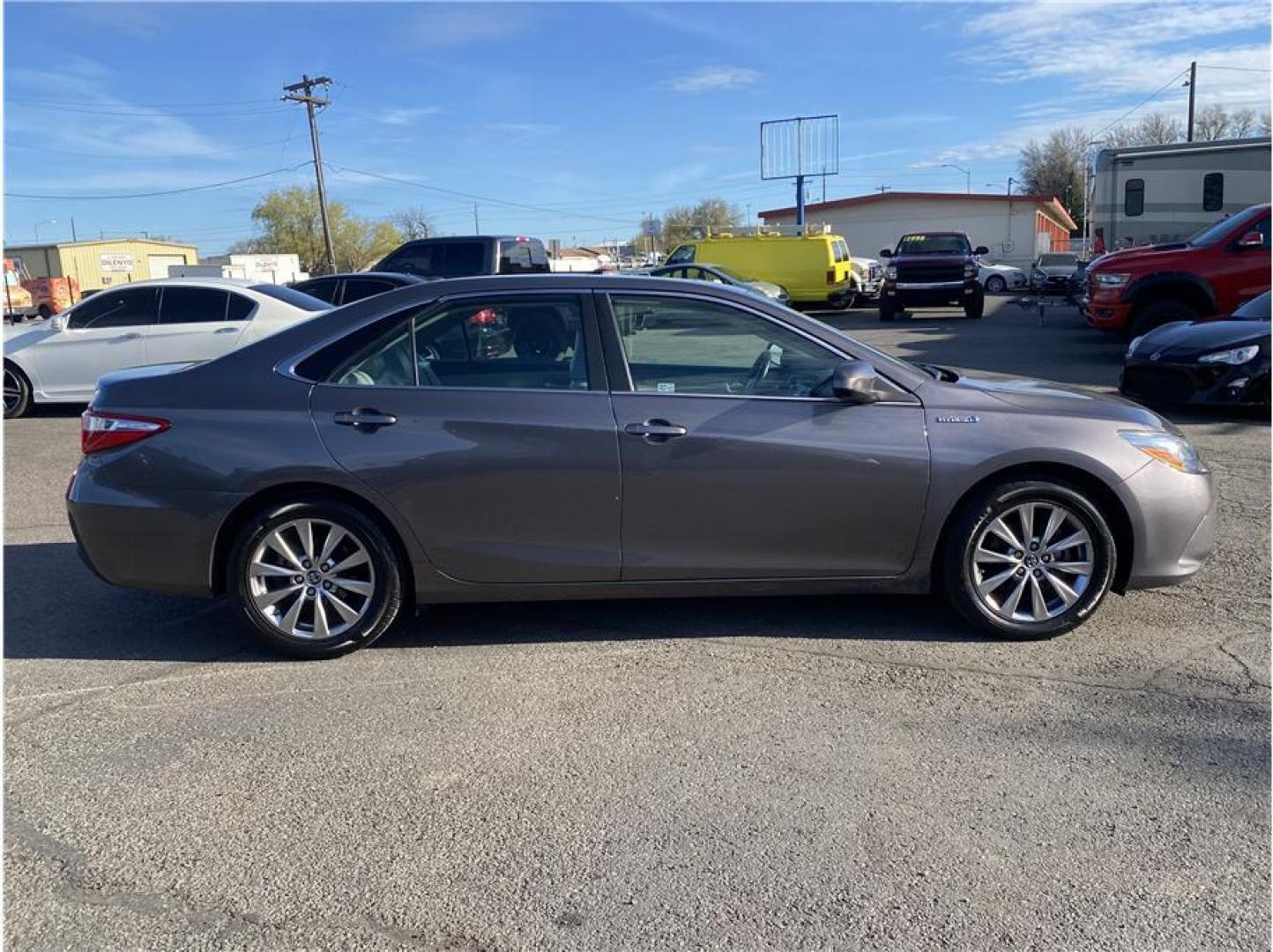 2015 Gray /No Color Toyota Camry (4T1BD1FK4FU) with an 4-Cyl, Hybrid, 2.5 Liter engine, Automatic, CVT transmission, located at 607 W Columbia Drive, Kennewick, WA, 99336, (509) 987-1069, 46.216743, -119.126404 - Photo#3