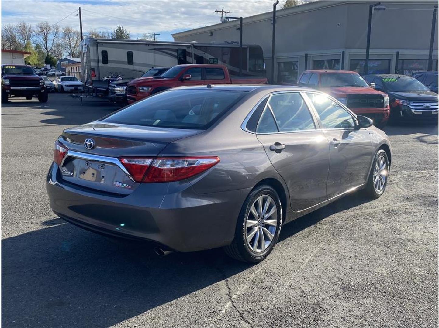 2015 Gray /No Color Toyota Camry (4T1BD1FK4FU) with an 4-Cyl, Hybrid, 2.5 Liter engine, Automatic, CVT transmission, located at 607 W Columbia Drive, Kennewick, WA, 99336, (509) 987-1069, 46.216743, -119.126404 - Photo#4