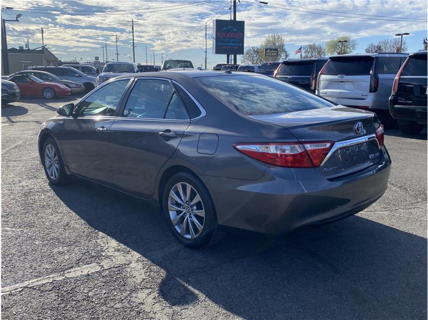 2015 Gray /No Color Toyota Camry (4T1BD1FK4FU) with an 4-Cyl, Hybrid, 2.5 Liter engine, Automatic, CVT transmission, located at 607 W Columbia Drive, Kennewick, WA, 99336, (509) 987-1069, 46.216743, -119.126404 - Photo#6