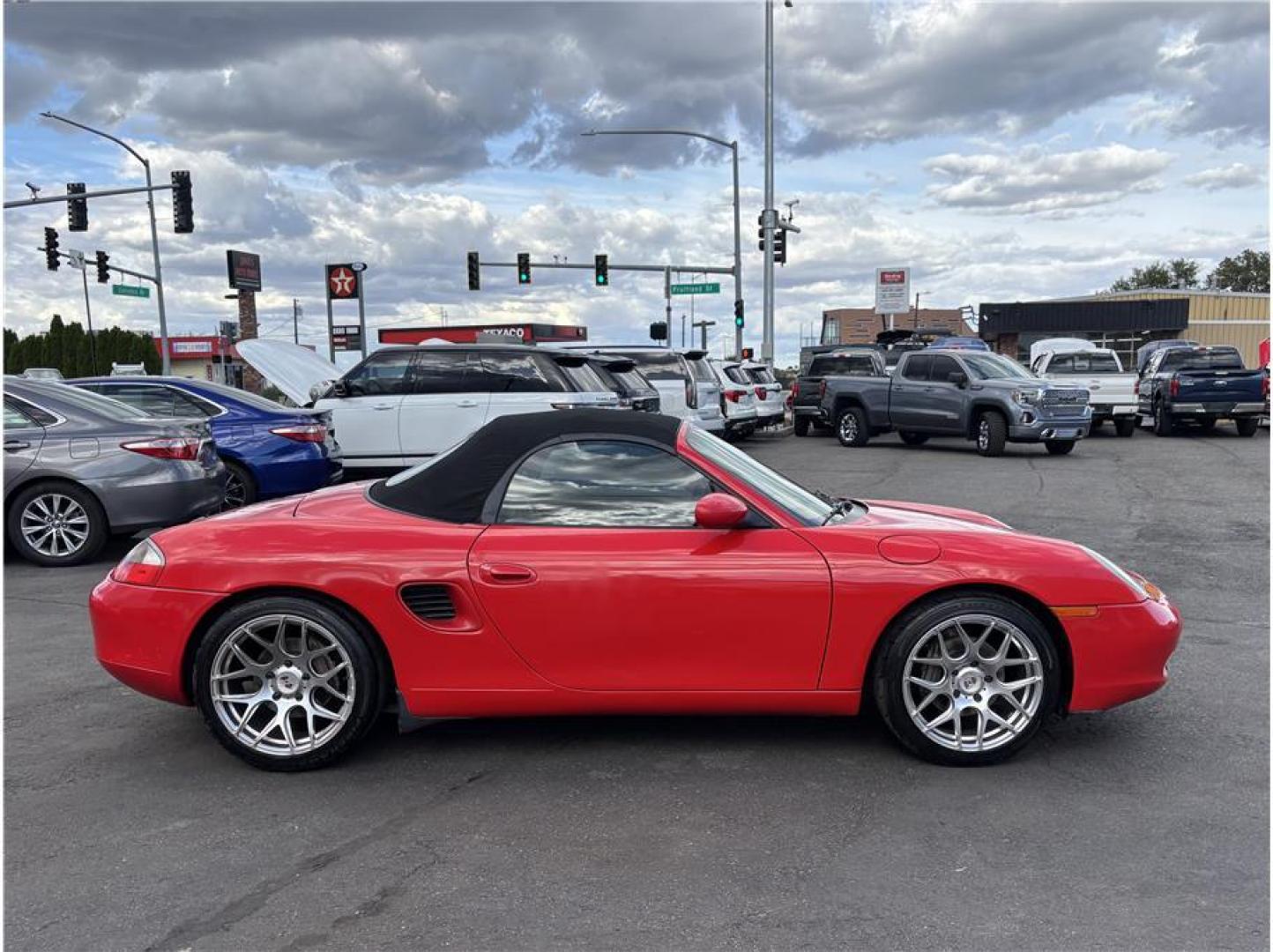 1999 Red /No Color Porsche Boxster (WP0CA2986XU) with an 6-Cyl, 2.5 Liter engine, Manual, 5-Spd transmission, located at 607 W Columbia Drive, Kennewick, WA, 99336, (509) 987-1069, 46.216743, -119.126404- Photo#3