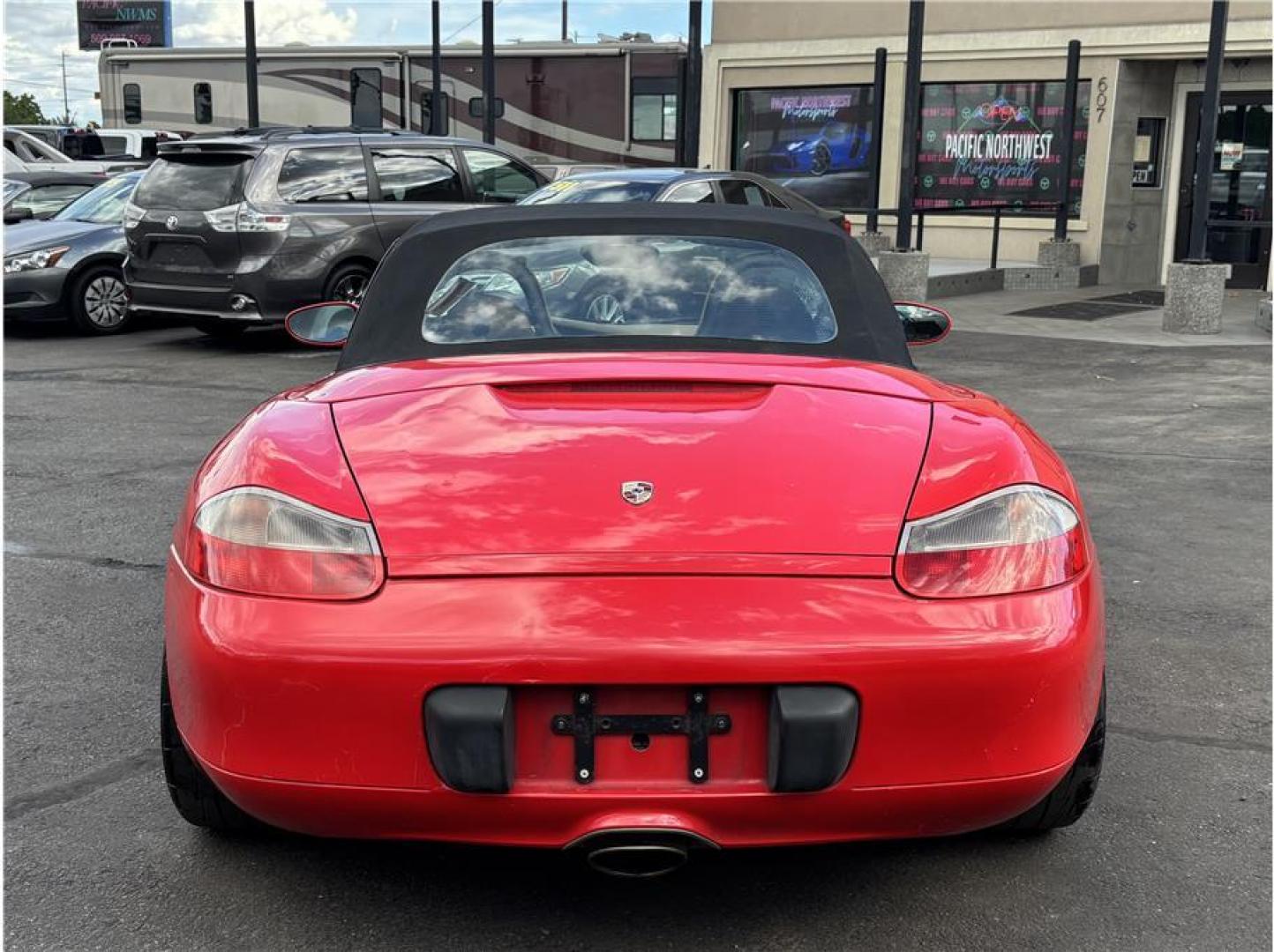 1999 Red /No Color Porsche Boxster (WP0CA2986XU) with an 6-Cyl, 2.5 Liter engine, Manual, 5-Spd transmission, located at 607 W Columbia Drive, Kennewick, WA, 99336, (509) 987-1069, 46.216743, -119.126404- Photo#5
