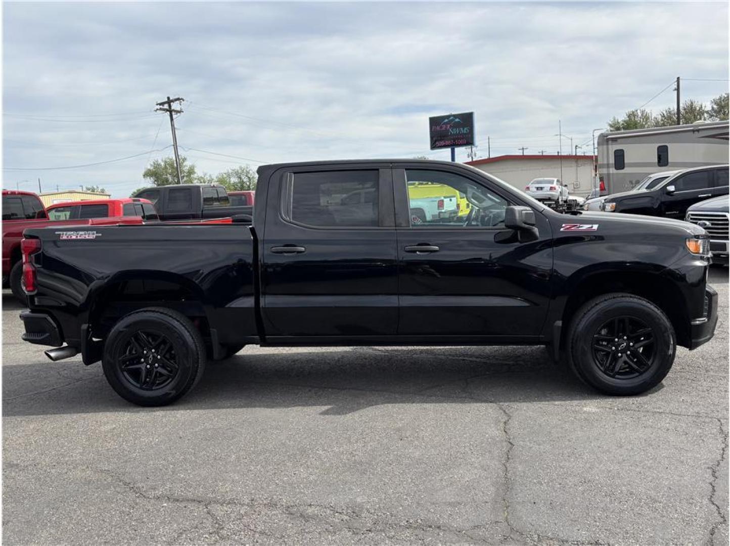 2019 Black /No Color Chevrolet Silverado 1500 Crew Cab (1GCPYCEH8KZ) with an V6, EcoTec3, 4.3 Liter engine, Automatic, 6-Spd HD w/Overdrive transmission, located at 607 W Columbia Drive, Kennewick, WA, 99336, (509) 987-1069, 46.216743, -119.126404 - Photo#3