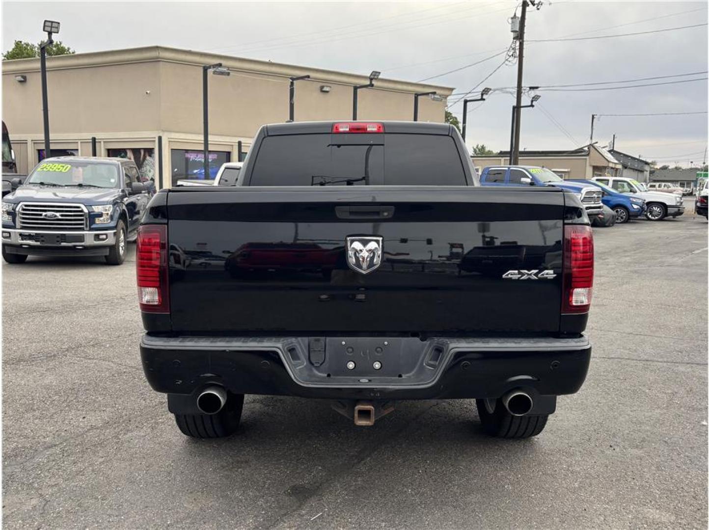 2015 Black /No Color Ram 1500 Quad Cab (1C6RR7HT1FS) with an V8, HEMI, 5.7 Liter engine, Automatic, 8-Spd transmission, located at 607 W Columbia Drive, Kennewick, WA, 99336, (509) 987-1069, 46.216743, -119.126404 - Photo#5