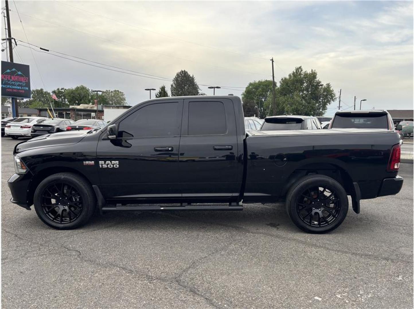 2015 Black /No Color Ram 1500 Quad Cab (1C6RR7HT1FS) with an V8, HEMI, 5.7 Liter engine, Automatic, 8-Spd transmission, located at 607 W Columbia Drive, Kennewick, WA, 99336, (509) 987-1069, 46.216743, -119.126404 - Photo#7