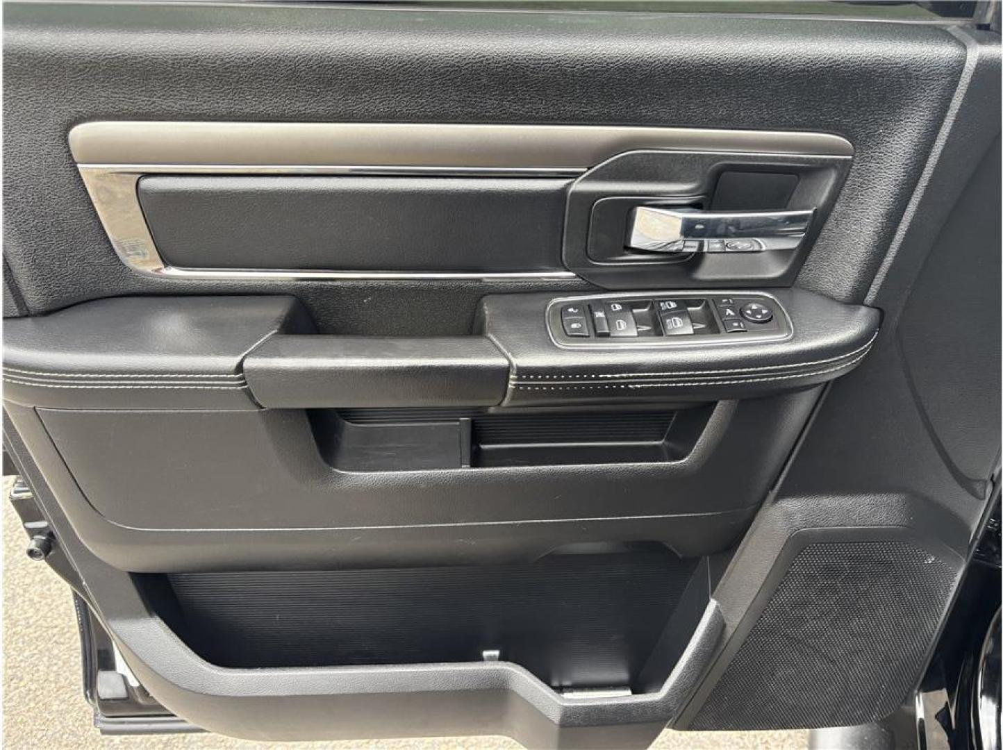 2015 Black /No Color Ram 1500 Quad Cab (1C6RR7HT1FS) with an V8, HEMI, 5.7 Liter engine, Automatic, 8-Spd transmission, located at 607 W Columbia Drive, Kennewick, WA, 99336, (509) 987-1069, 46.216743, -119.126404 - Photo#8