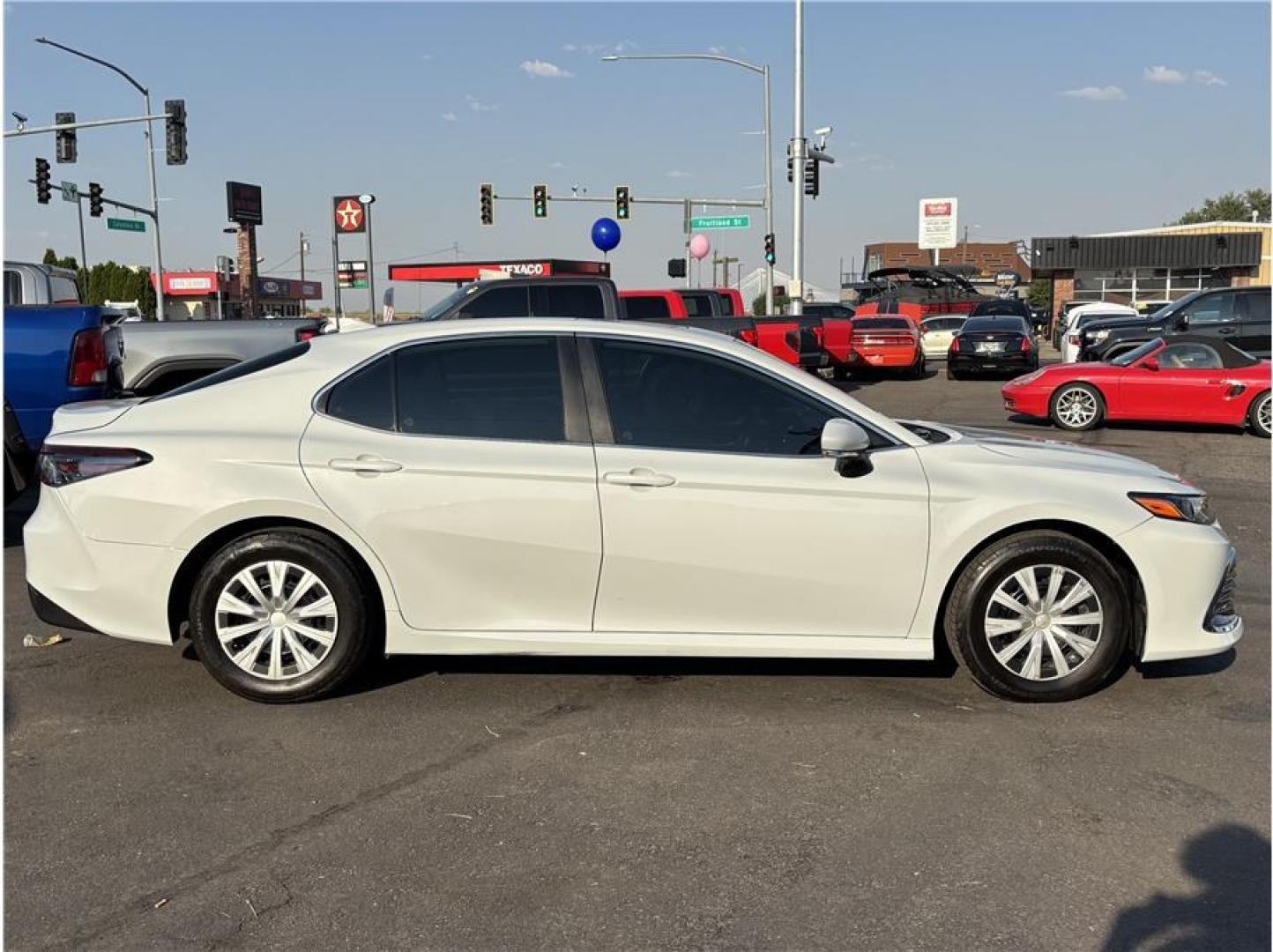 2022 Gray /No Color Toyota Camry Hybrid (4T1H31AK1NU) with an 4-Cyl, Hybrid, 2.5 Liter engine, Automatic, ECVT transmission, located at 607 W Columbia Drive, Kennewick, WA, 99336, (509) 987-1069, 46.216743, -119.126404- Photo#3