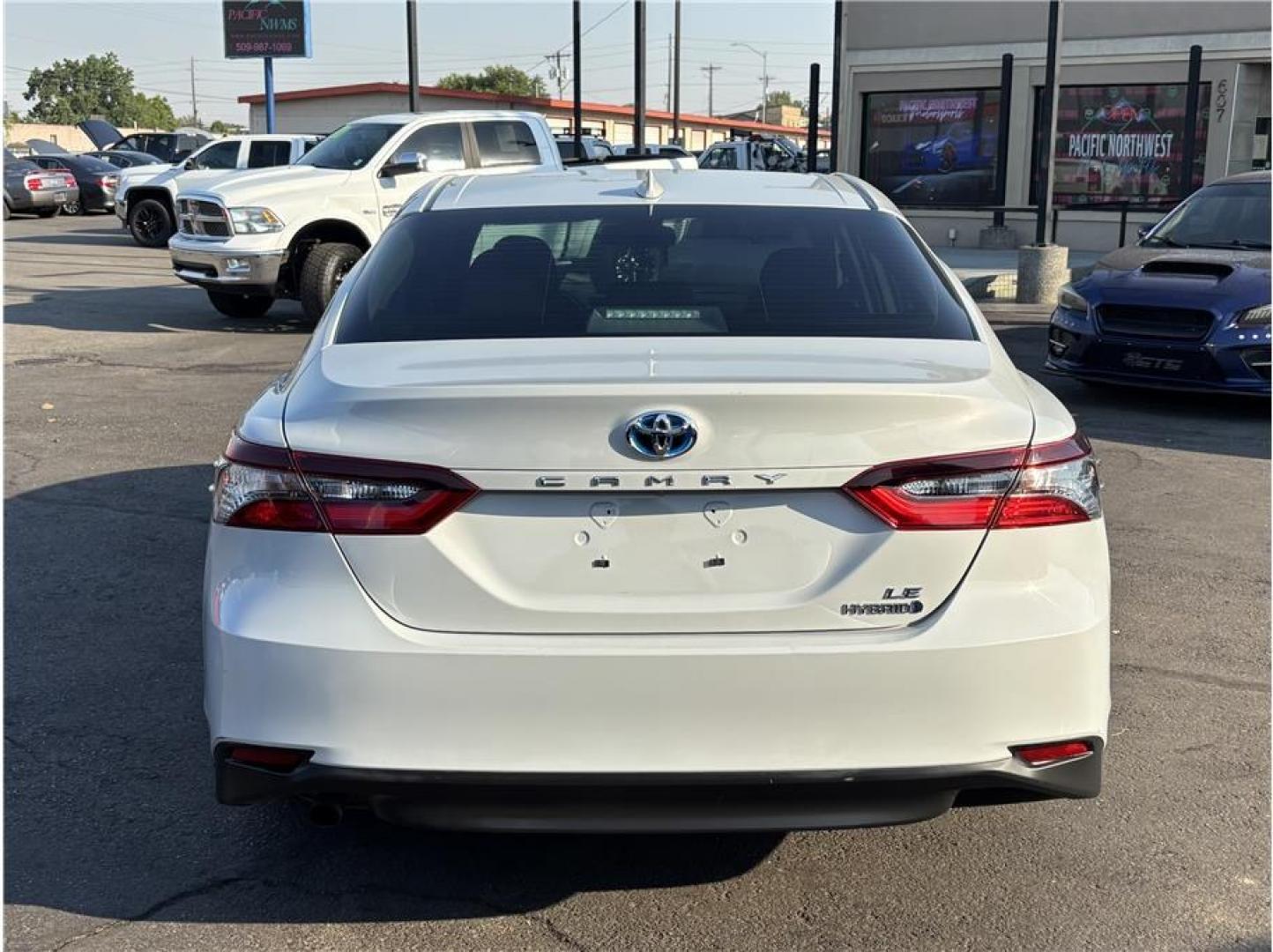 2022 Gray /No Color Toyota Camry Hybrid (4T1H31AK1NU) with an 4-Cyl, Hybrid, 2.5 Liter engine, Automatic, ECVT transmission, located at 607 W Columbia Drive, Kennewick, WA, 99336, (509) 987-1069, 46.216743, -119.126404- Photo#5