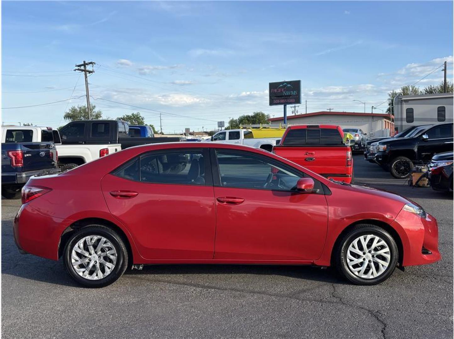 2017 Red /No Color Toyota Corolla (2T1BURHE2HC) with an 4-Cyl, 1.8 Liter engine, Automatic, CVTi-S transmission, located at 607 W Columbia Drive, Kennewick, WA, 99336, (509) 987-1069, 46.216743, -119.126404- Photo#3