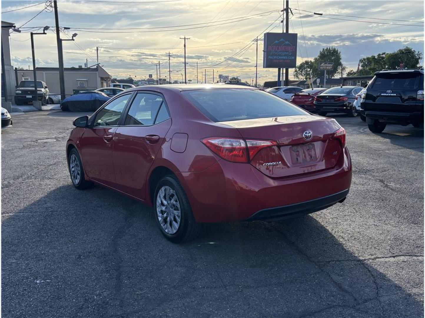 2017 Red /No Color Toyota Corolla (2T1BURHE2HC) with an 4-Cyl, 1.8 Liter engine, Automatic, CVTi-S transmission, located at 607 W Columbia Drive, Kennewick, WA, 99336, (509) 987-1069, 46.216743, -119.126404- Photo#6