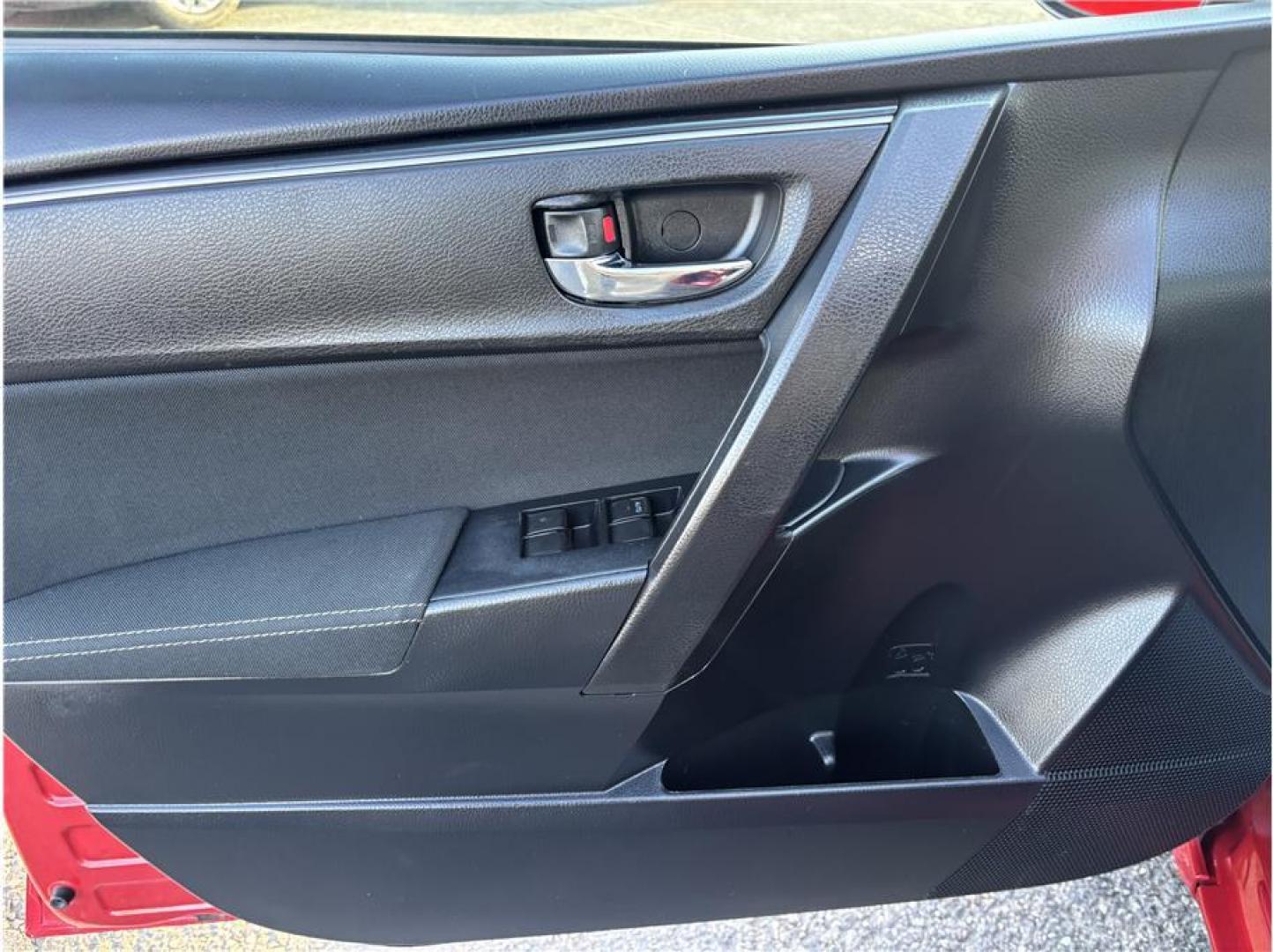 2017 Red /No Color Toyota Corolla (2T1BURHE2HC) with an 4-Cyl, 1.8 Liter engine, Automatic, CVTi-S transmission, located at 607 W Columbia Drive, Kennewick, WA, 99336, (509) 987-1069, 46.216743, -119.126404- Photo#8
