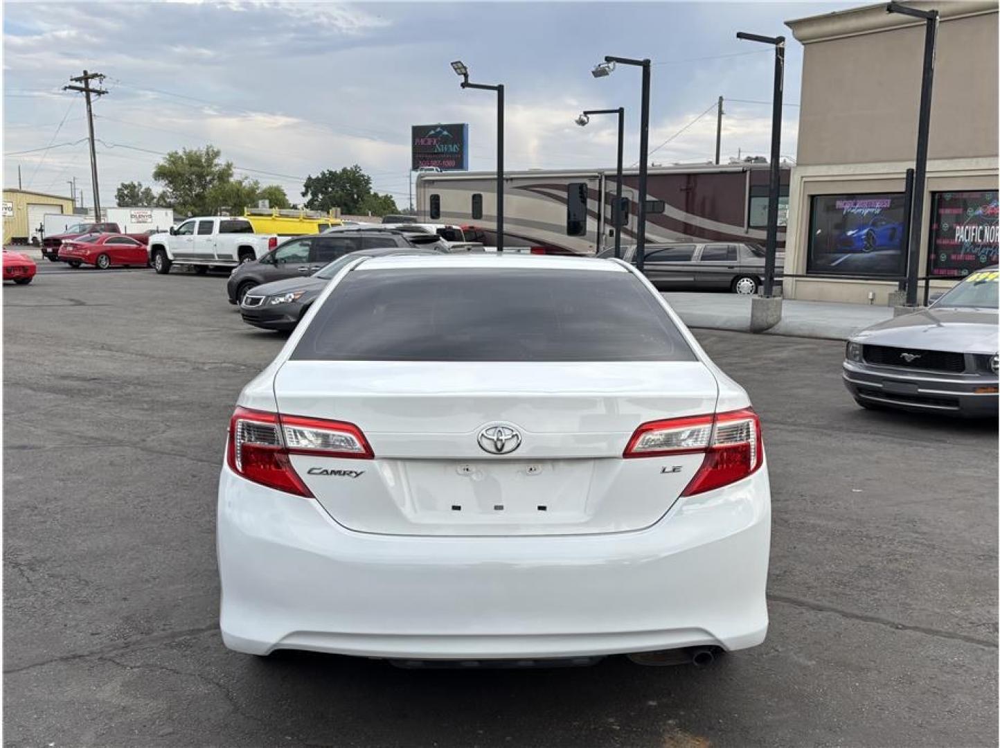 2013 White /No Color Toyota Camry (4T1BF1FK1DU) with an 4-Cyl, 2.5 Liter engine, Automatic, 6-Spd transmission, located at 607 W Columbia Drive, Kennewick, WA, 99336, (509) 987-1069, 46.216743, -119.126404- Photo#5
