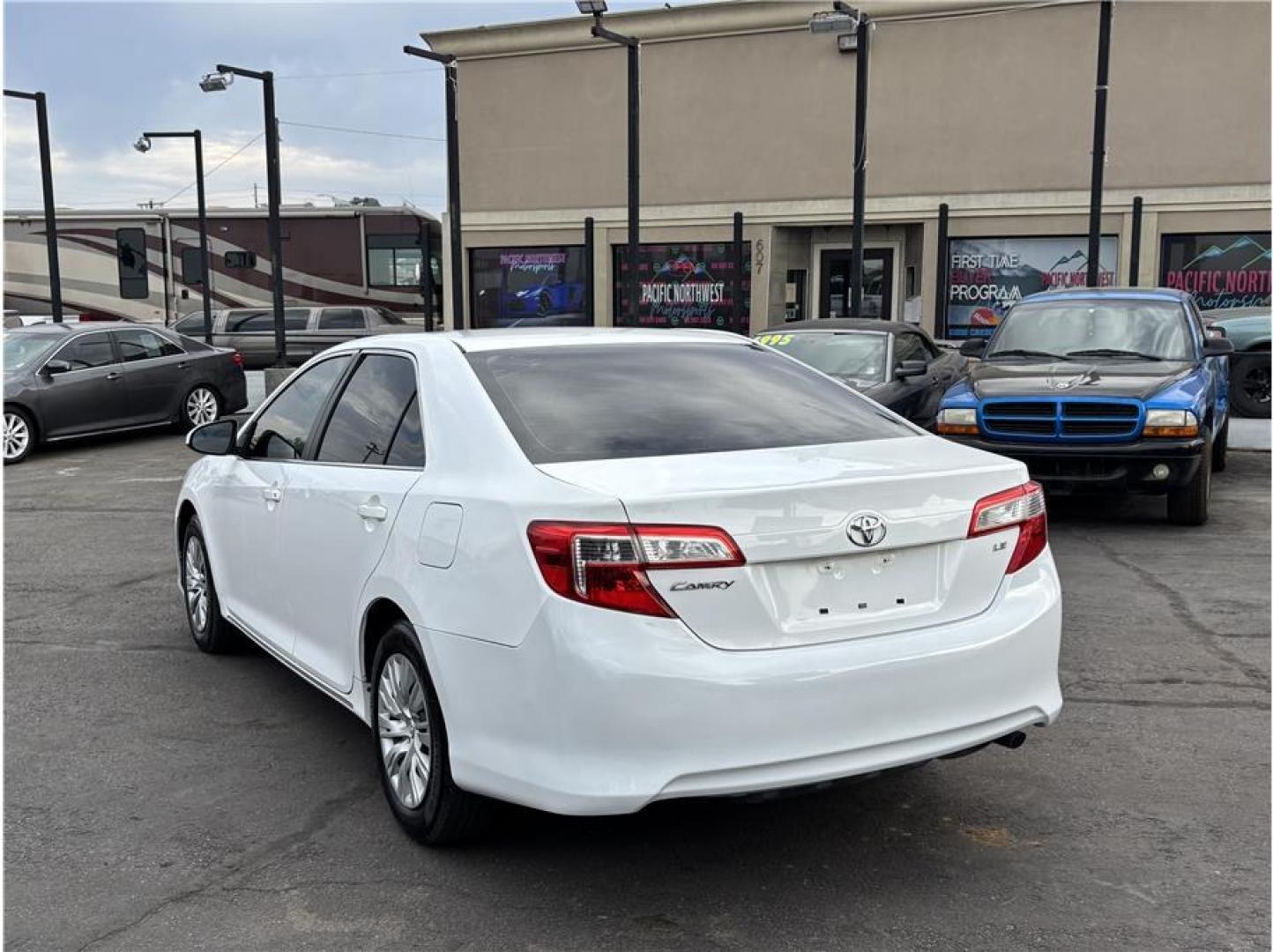 2013 White /No Color Toyota Camry (4T1BF1FK1DU) with an 4-Cyl, 2.5 Liter engine, Automatic, 6-Spd transmission, located at 607 W Columbia Drive, Kennewick, WA, 99336, (509) 987-1069, 46.216743, -119.126404- Photo#6