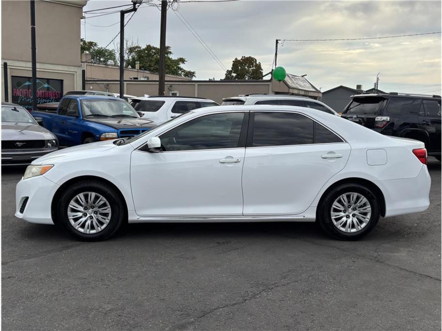 2013 White /No Color Toyota Camry (4T1BF1FK1DU) with an 4-Cyl, 2.5 Liter engine, Automatic, 6-Spd transmission, located at 607 W Columbia Drive, Kennewick, WA, 99336, (509) 987-1069, 46.216743, -119.126404- Photo#7