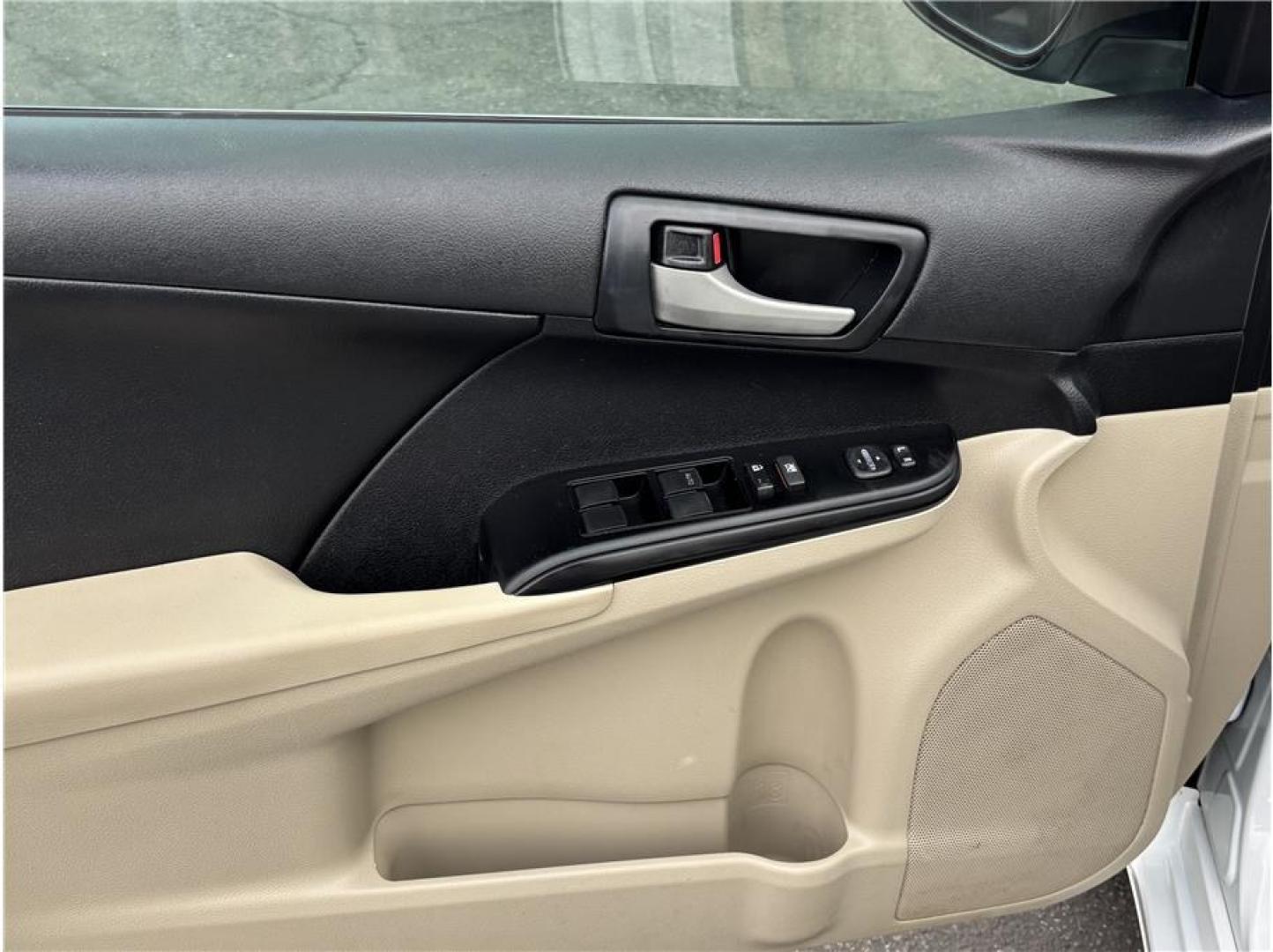 2013 White /No Color Toyota Camry (4T1BF1FK1DU) with an 4-Cyl, 2.5 Liter engine, Automatic, 6-Spd transmission, located at 607 W Columbia Drive, Kennewick, WA, 99336, (509) 987-1069, 46.216743, -119.126404- Photo#8