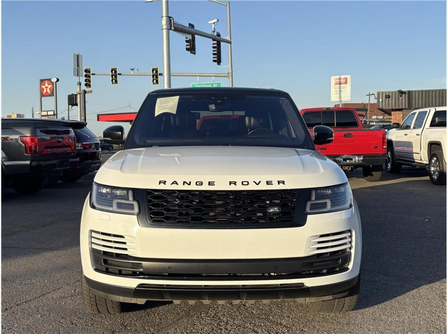 2018 White /No Color Land Rover Range Rover (SALGS2SV9JA) with an V6, Supercharged, 3.0 Liter engine, Automatic, 8-Spd transmission, located at 607 W Columbia Drive, Kennewick, WA, 99336, (509) 987-1069, 46.216743, -119.126404- Photo#1