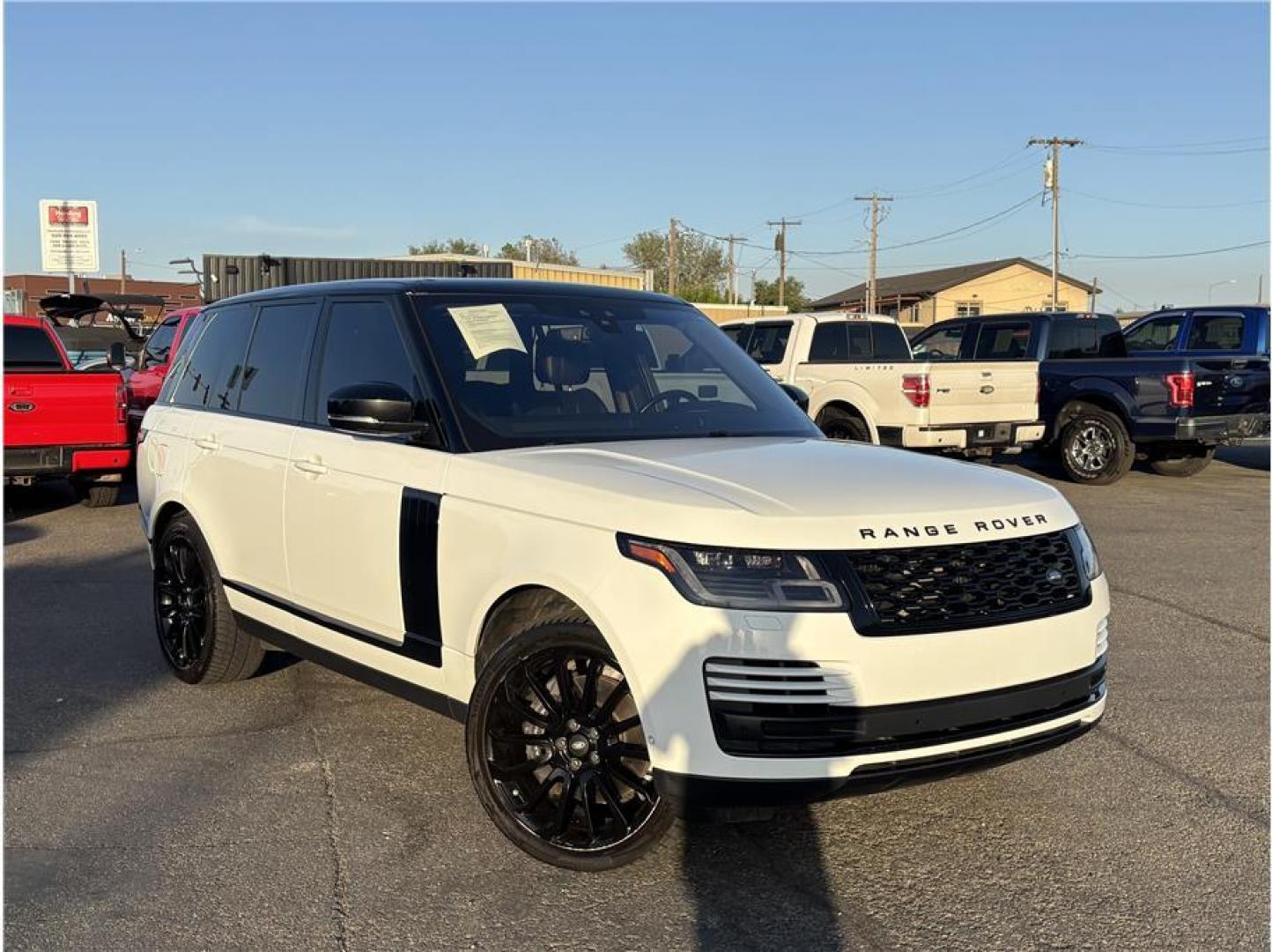 2018 White /No Color Land Rover Range Rover (SALGS2SV9JA) with an V6, Supercharged, 3.0 Liter engine, Automatic, 8-Spd transmission, located at 607 W Columbia Drive, Kennewick, WA, 99336, (509) 987-1069, 46.216743, -119.126404- Photo#2