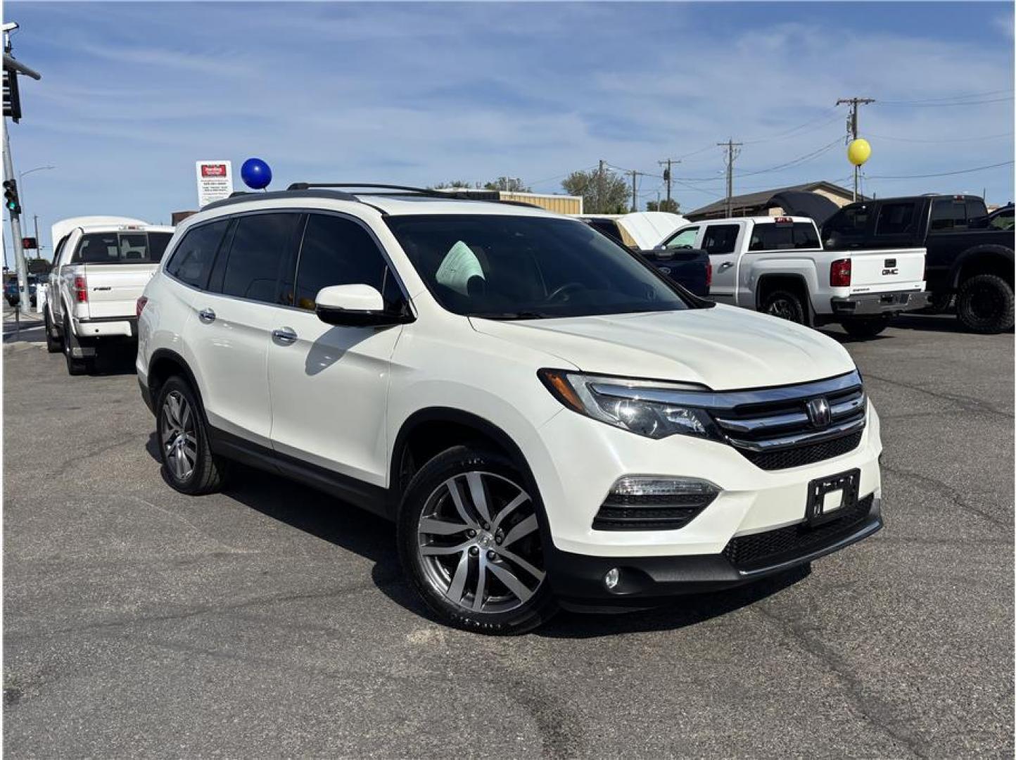 2017 White /No Color Honda Pilot (5FNYF6H08HB) with an V6, i-VTEC, 3.5 Liter engine, Automatic, 9-Spd transmission, located at 607 W Columbia Drive, Kennewick, WA, 99336, (509) 987-1069, 46.216743, -119.126404 - Photo#2
