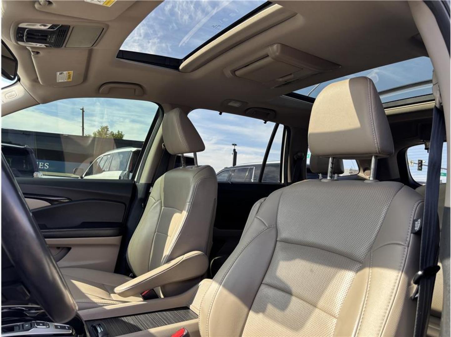 2017 White /No Color Honda Pilot (5FNYF6H08HB) with an V6, i-VTEC, 3.5 Liter engine, Automatic, 9-Spd transmission, located at 607 W Columbia Drive, Kennewick, WA, 99336, (509) 987-1069, 46.216743, -119.126404 - Photo#11