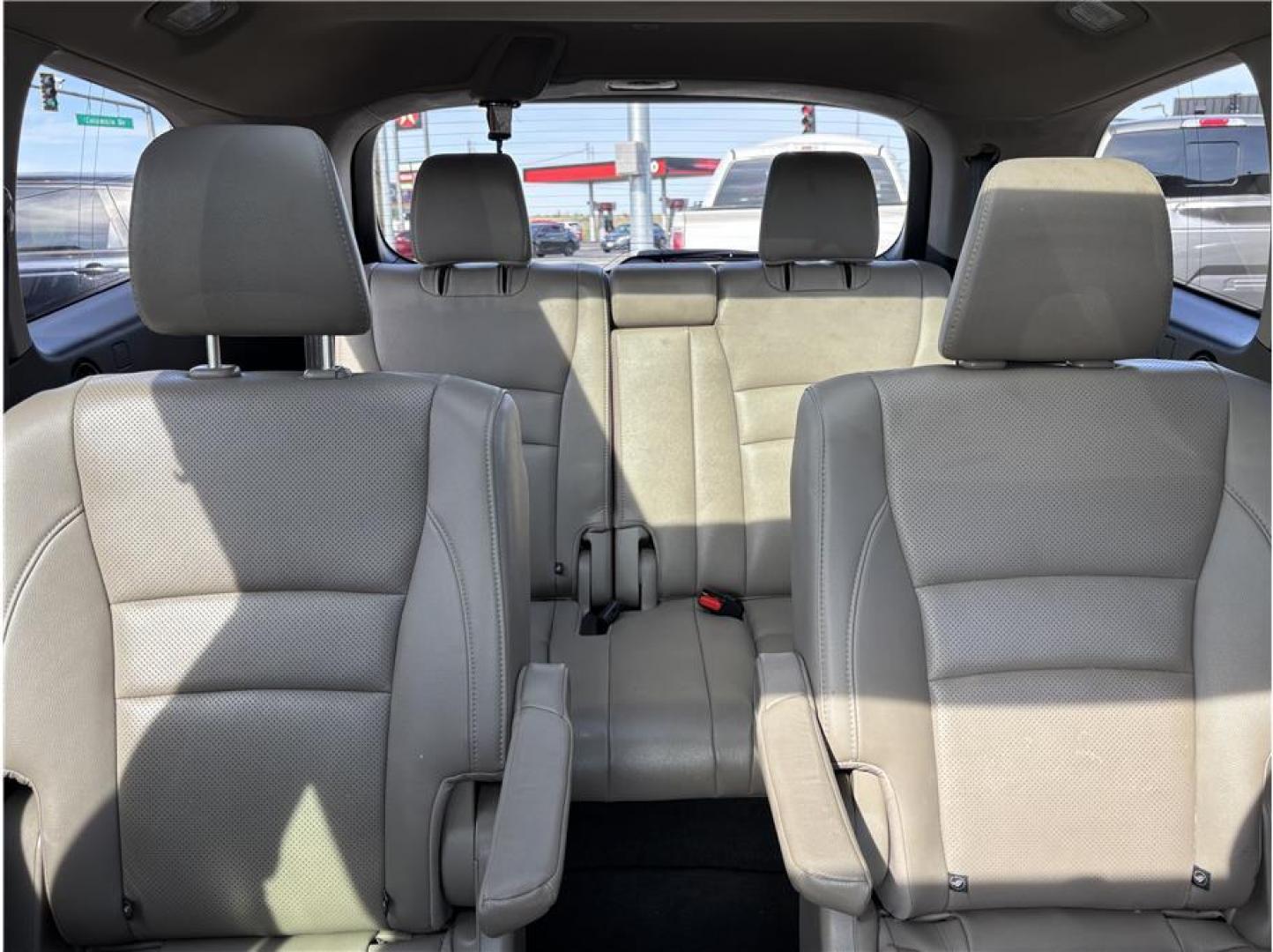 2017 White /No Color Honda Pilot (5FNYF6H08HB) with an V6, i-VTEC, 3.5 Liter engine, Automatic, 9-Spd transmission, located at 607 W Columbia Drive, Kennewick, WA, 99336, (509) 987-1069, 46.216743, -119.126404 - Photo#15